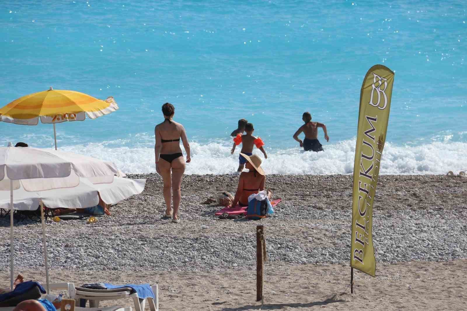 Ölüdeniz’de plajlarda sezon hareketliliği başladı