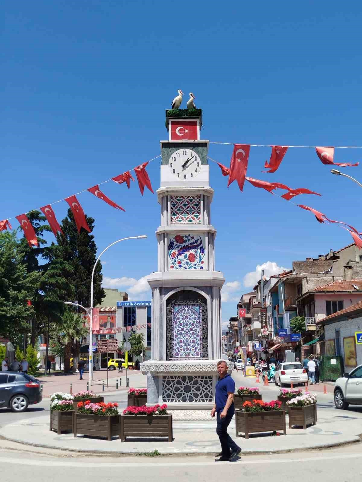 Can ve Canan leylek yuvalarına geldi