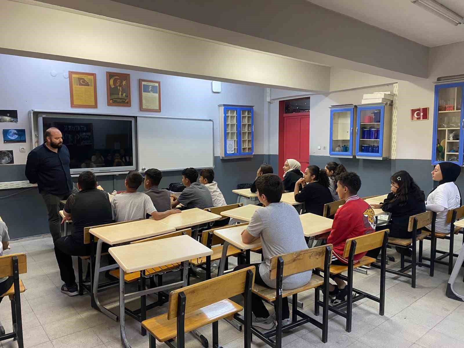 Söke Belediyesi sınavlar öncesi öğrencilerin yanında