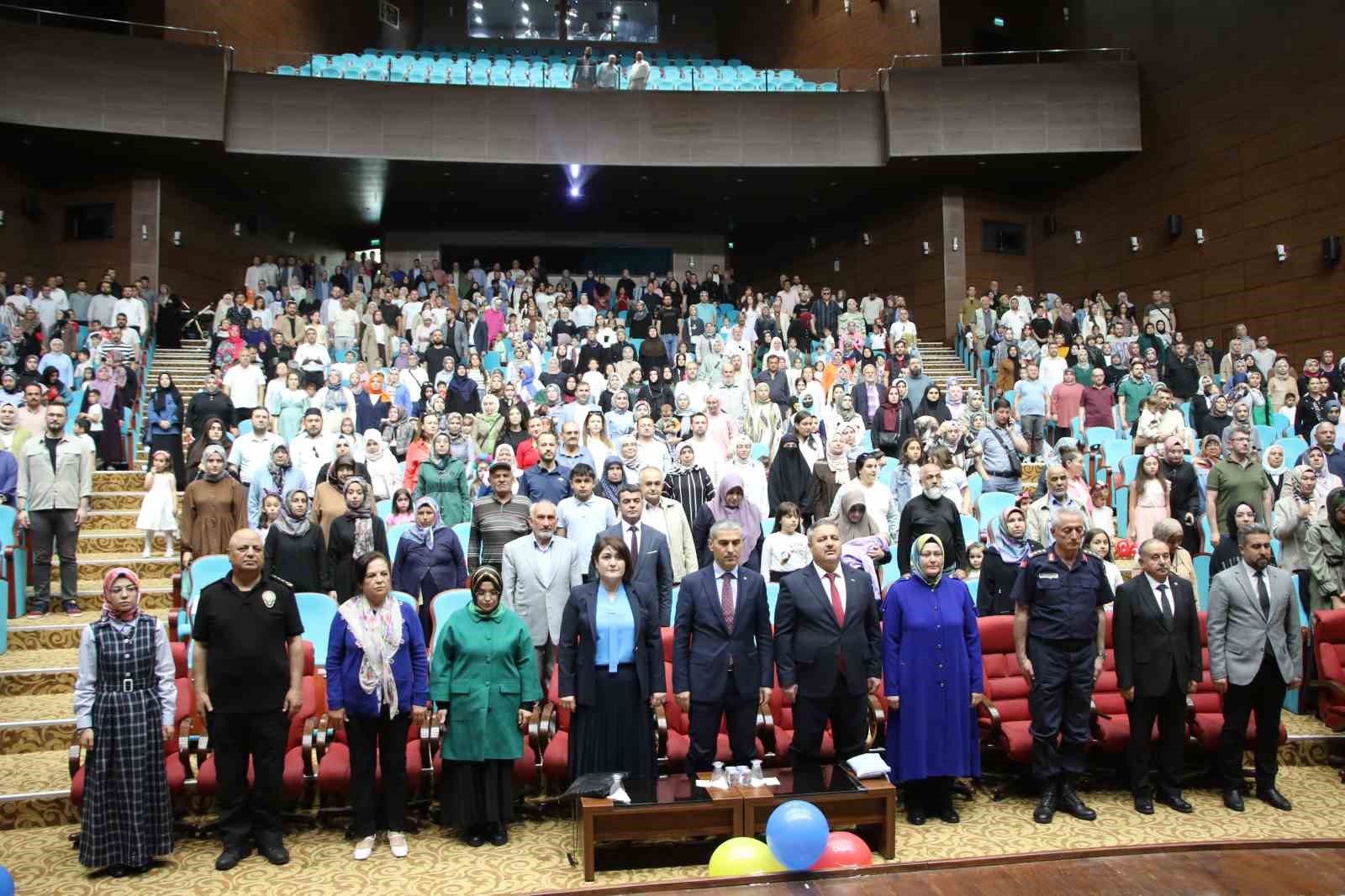 Uşak’ta Kur’an Kursları yıl sonu kapanış programları düzenlendi