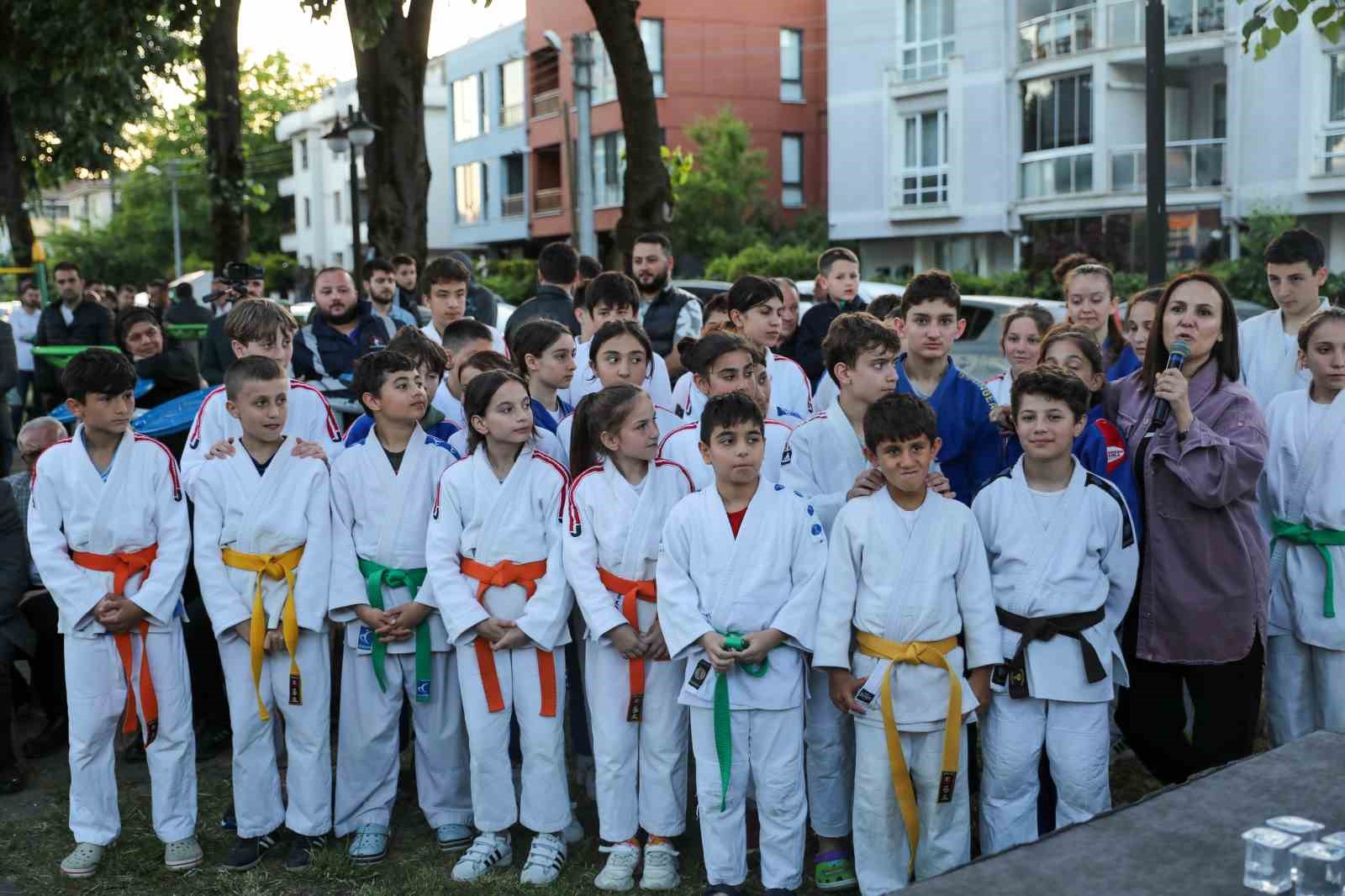 Başkan &Ouml;zl&uuml;&rsquo;ye sporculardan teşekk&uuml;r
