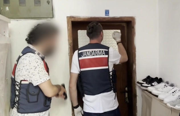 Alanya&rsquo;da yasa dışı silah ve m&uuml;himmat operasyonu
