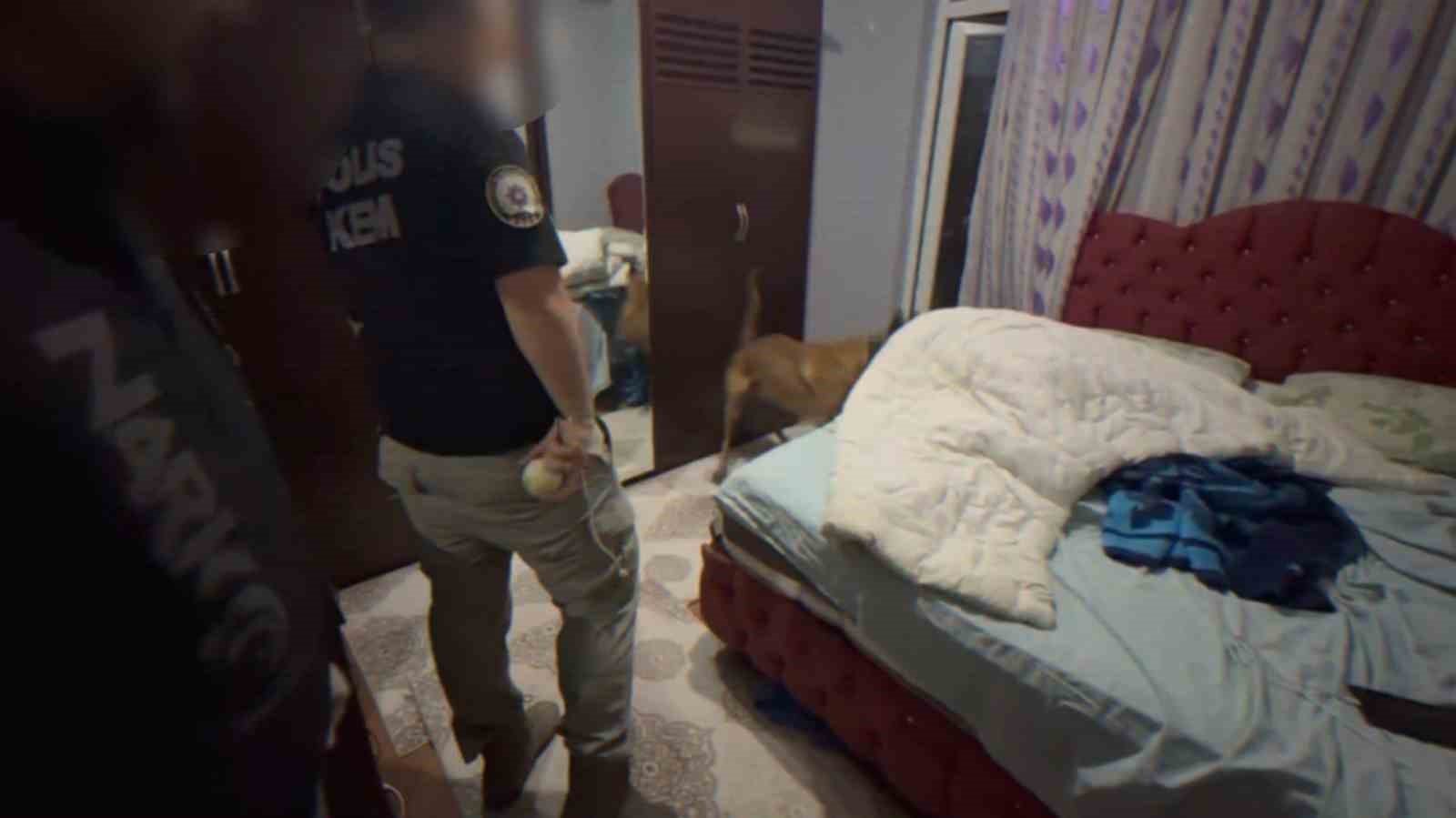 Antalya’da 21,5 kilo skunk ele geçirildi, operasyon kameraya yansıdı