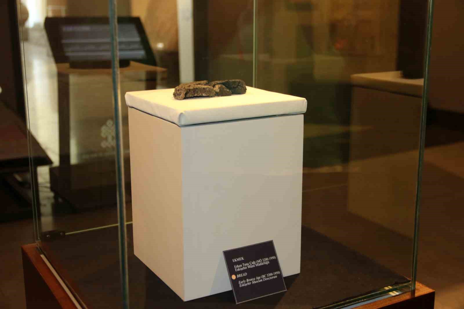 5 Bin yıllık ekmek Halk Ekmek tezgahlarında
