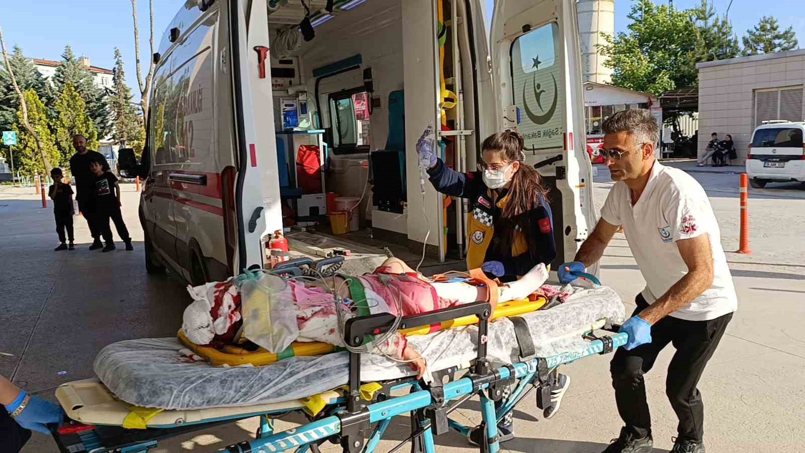 Traktörün altında kalan 7 yaşındaki Nur, gözyaşları arasında toprağa verildi