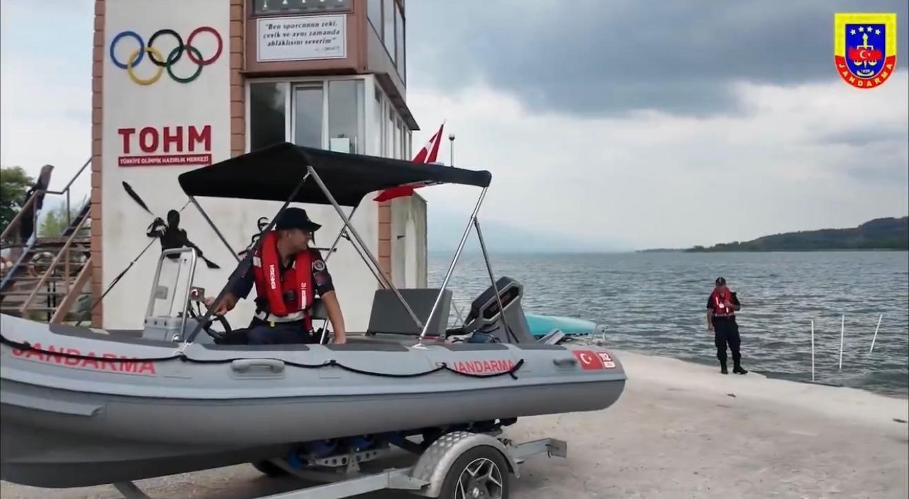 Jandarma 24 saat görevde: Sapanca Gölü didik didik denetlendi