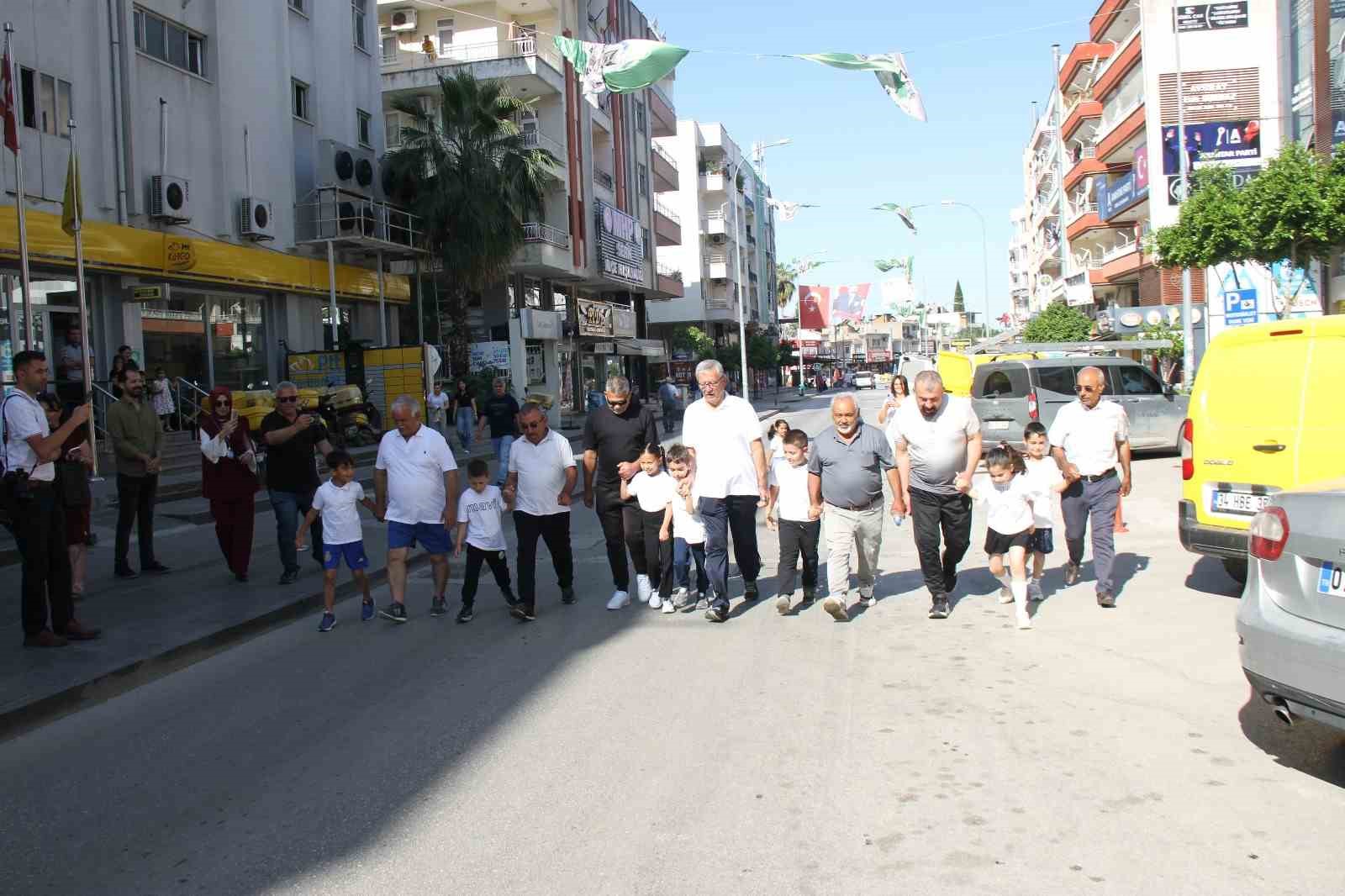 Antalya’da 7 dede, 7 torunuyla birlikte teknolojiye karşı yarıştı