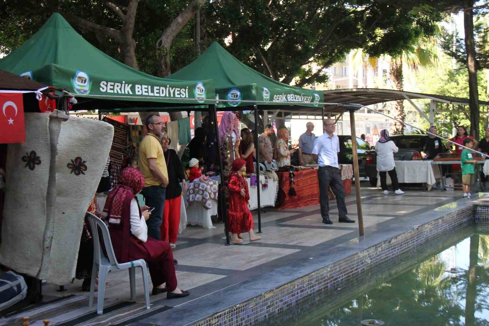 Antalya&rsquo;da 7 dede, 7 torunuyla birlikte teknolojiye karşı yarıştı
