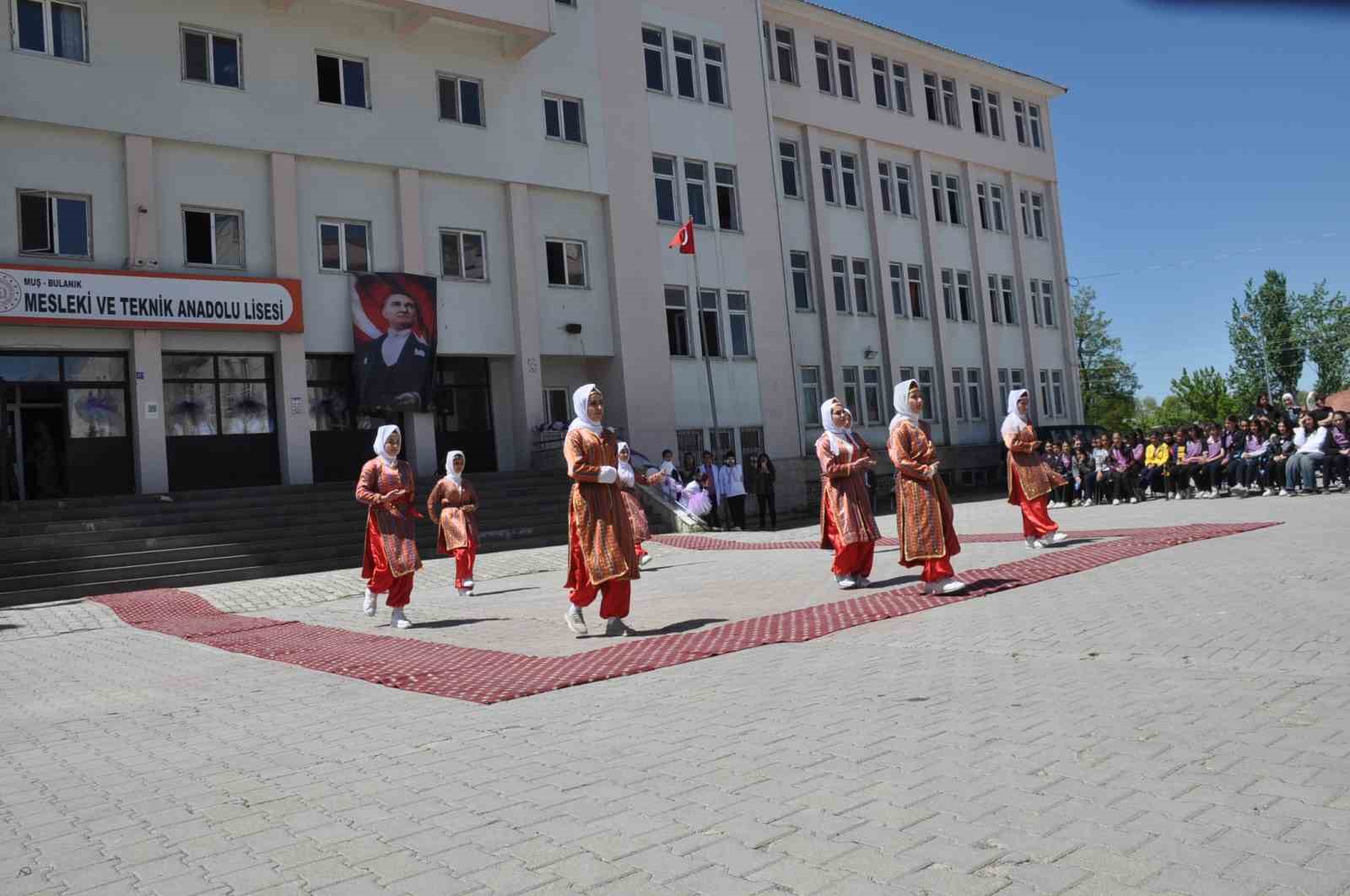 Bulanıklı öğrencilerden yılsonu etkinliği