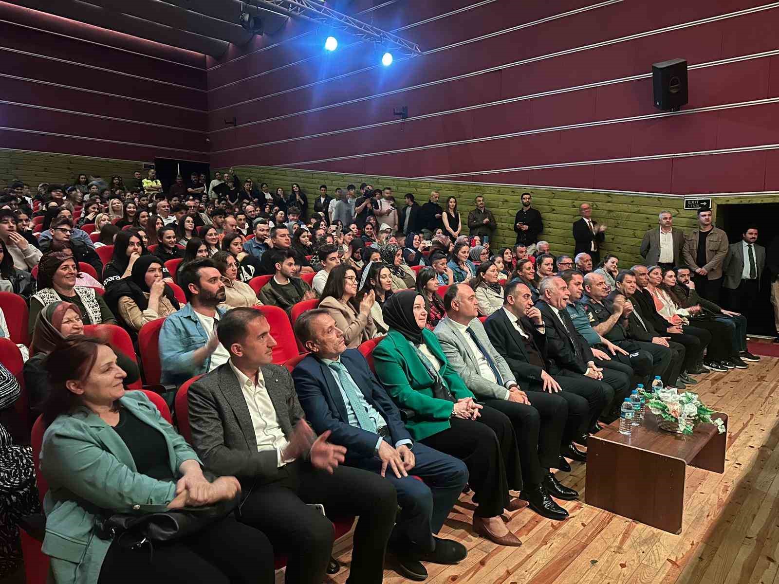 Lise &ouml;ğrencilerinden İngilizce oyun
