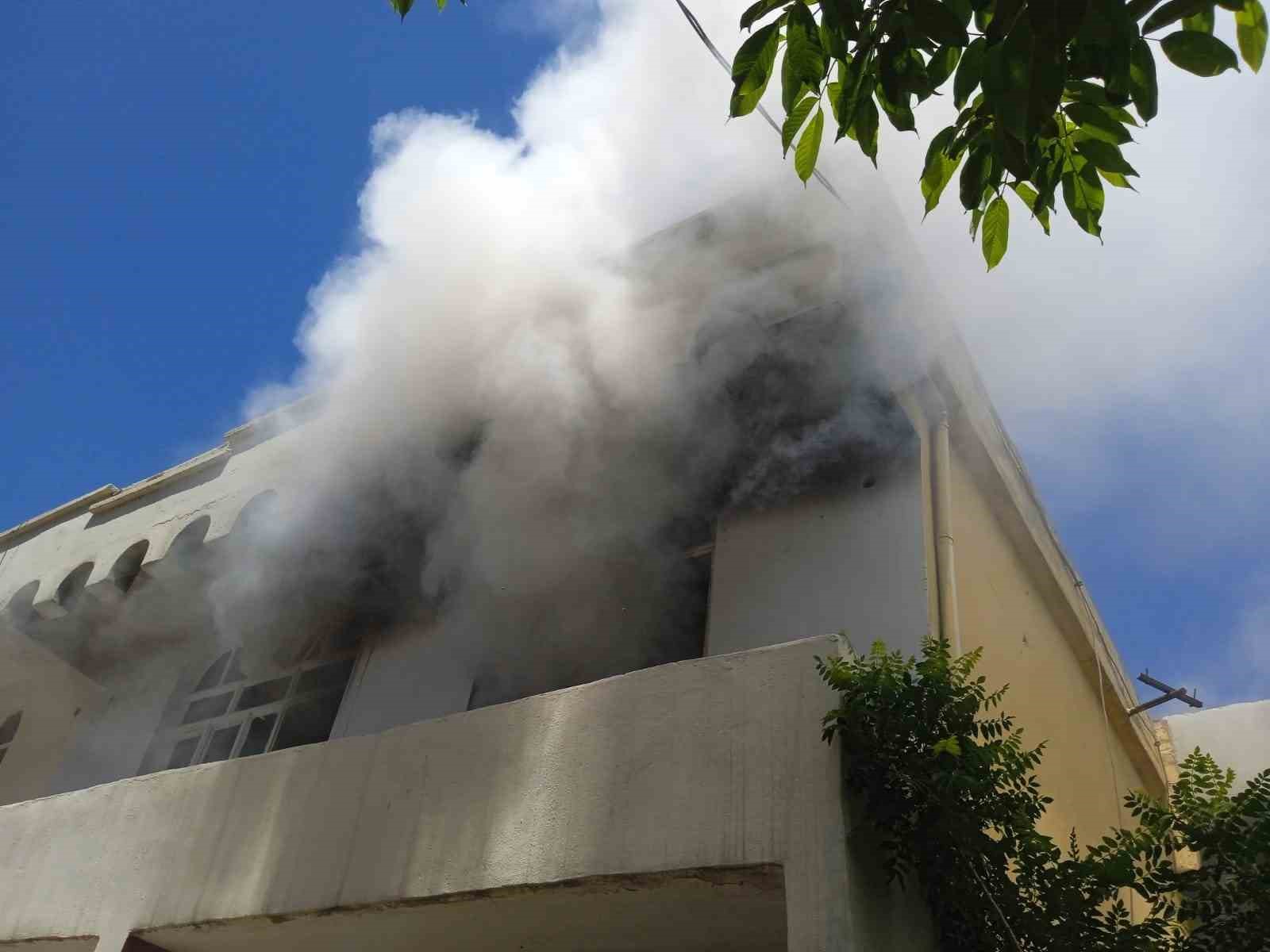 Batman’da iki katlı binada çıkan yangın söndürüldü