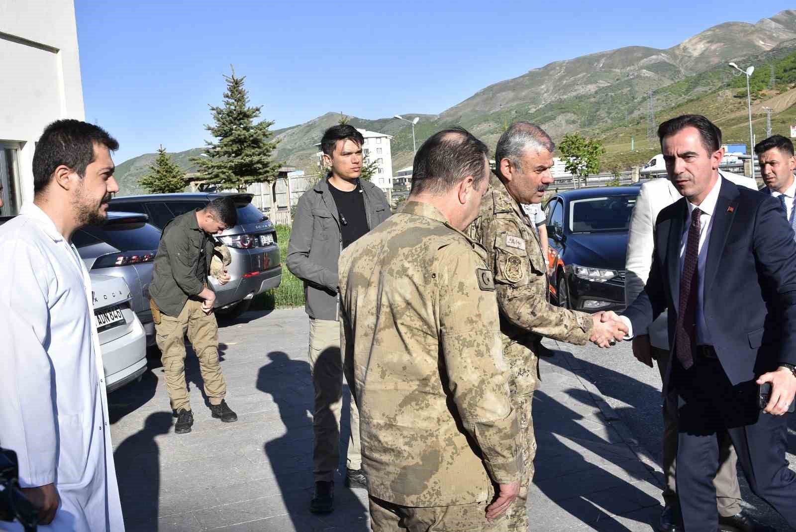 Bitlis’te göreve giden polisler kaza yaptı: 2 yaralı