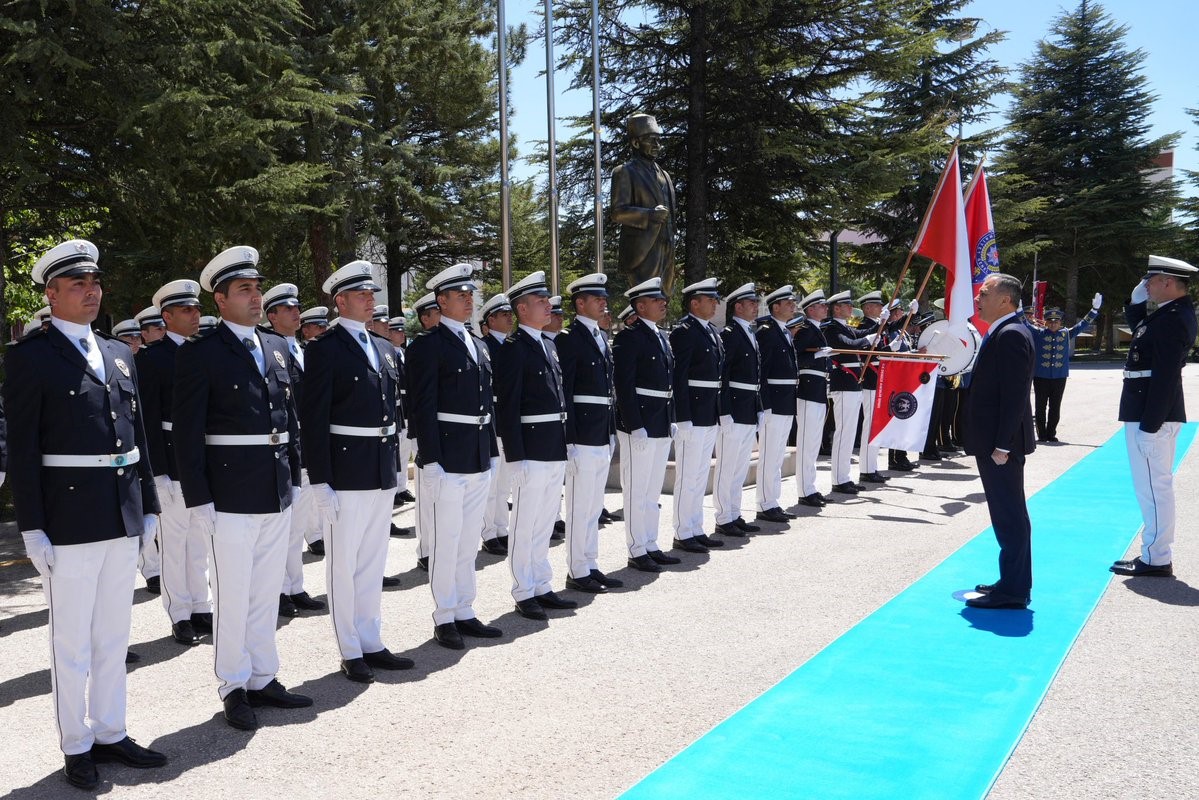 Bakan Yerlikaya, Polis Akademisinde &ouml;ğrencilerle bir araya geldi
