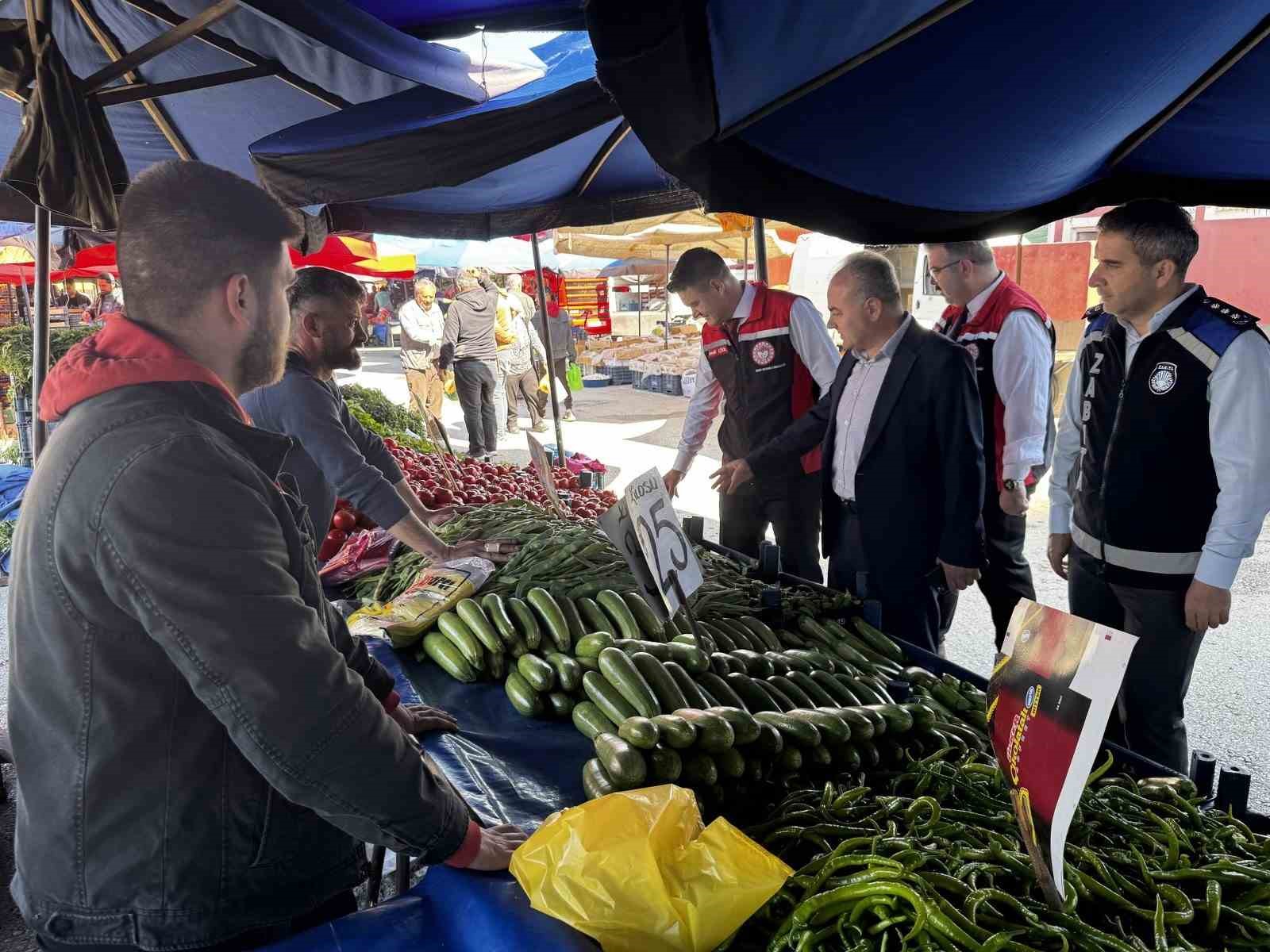 Zabıta ekiplerinden semt pazarında hijyen denetimi
