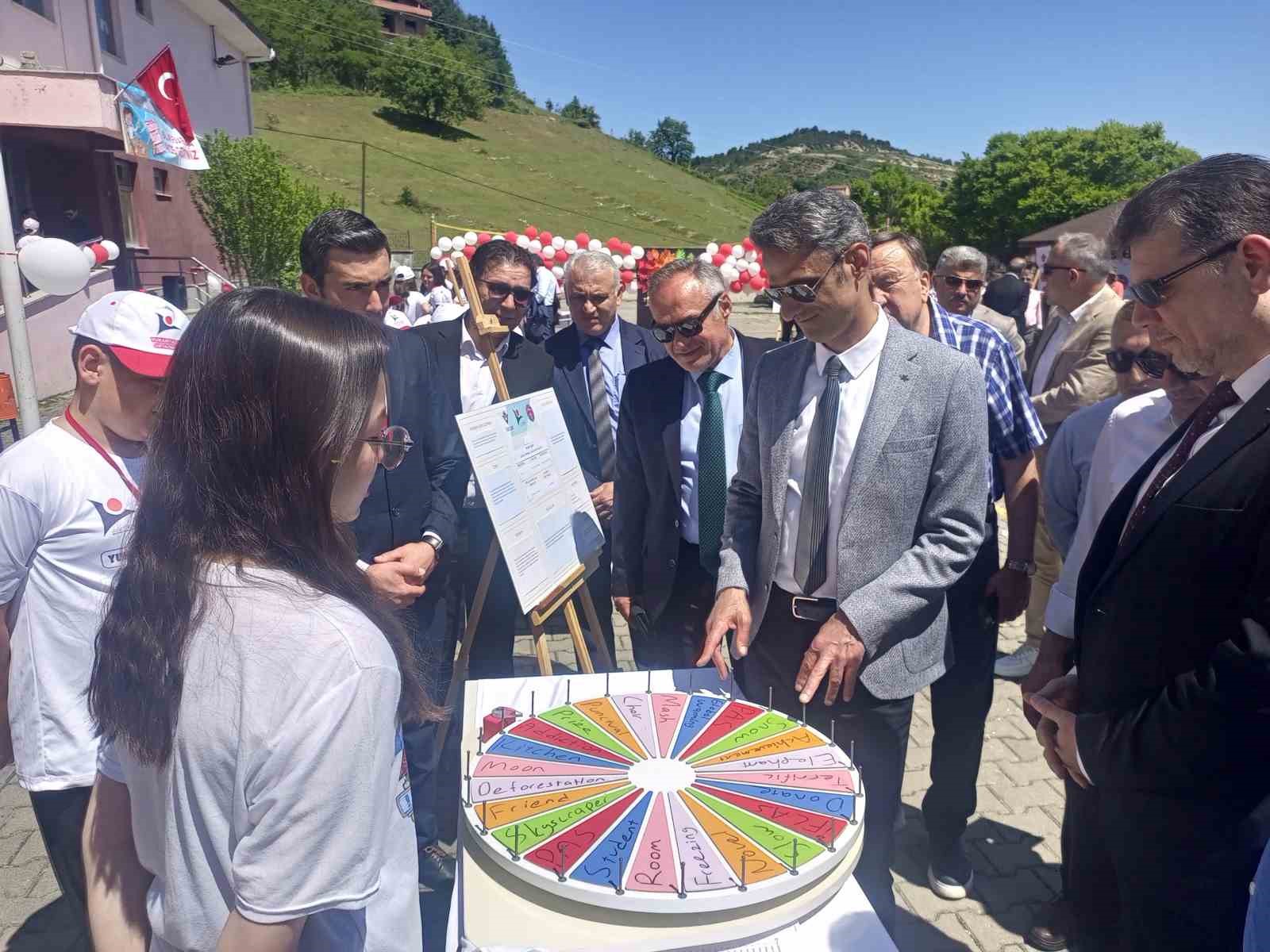 Yukarı Taşçılı Ortaokulu’nda TÜBİTAK 4006 Bilim Fuarı açıldı
