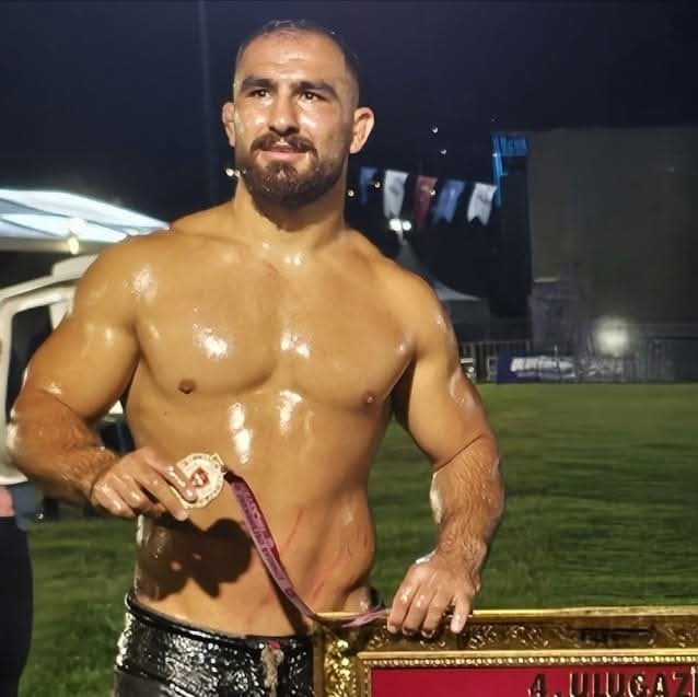 Afyonkarahisar&rsquo;da başpehlivan Feyzullah Akt&uuml;rk oldu
