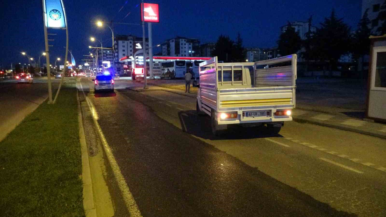 Malatya&rsquo;da tramb&uuml;s ile kamyonet &ccedil;arpıştı: 1 yaralı
