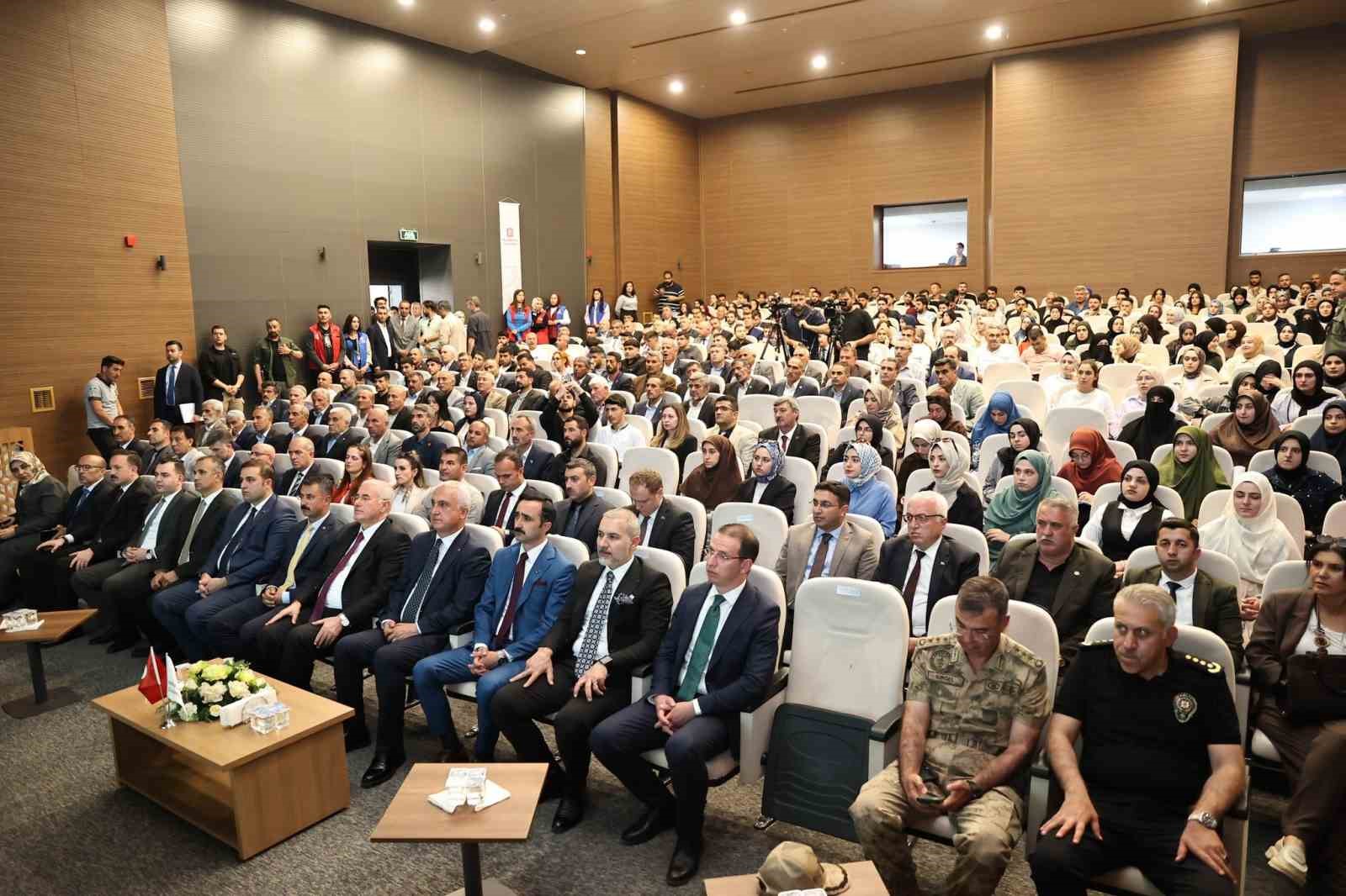 Kamu Başdenetçisi Akarca, Muş’ta gençlerle buluştu
