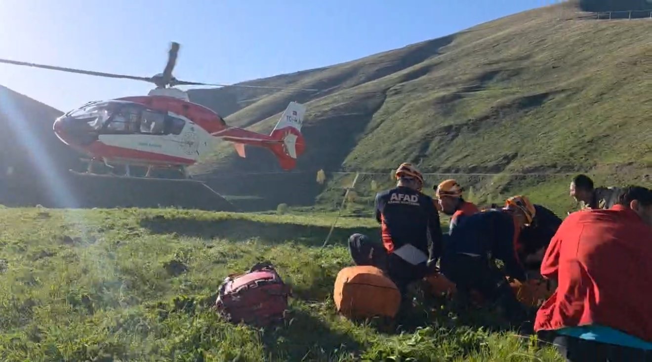 Van’da kayalıklarda mahsur kalan şahıs kurtarıldı