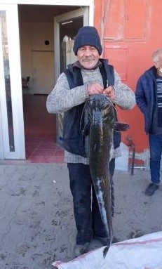 Alevler geceyi aydınlattı... Yangında 1 kişi hayatını kaybetti