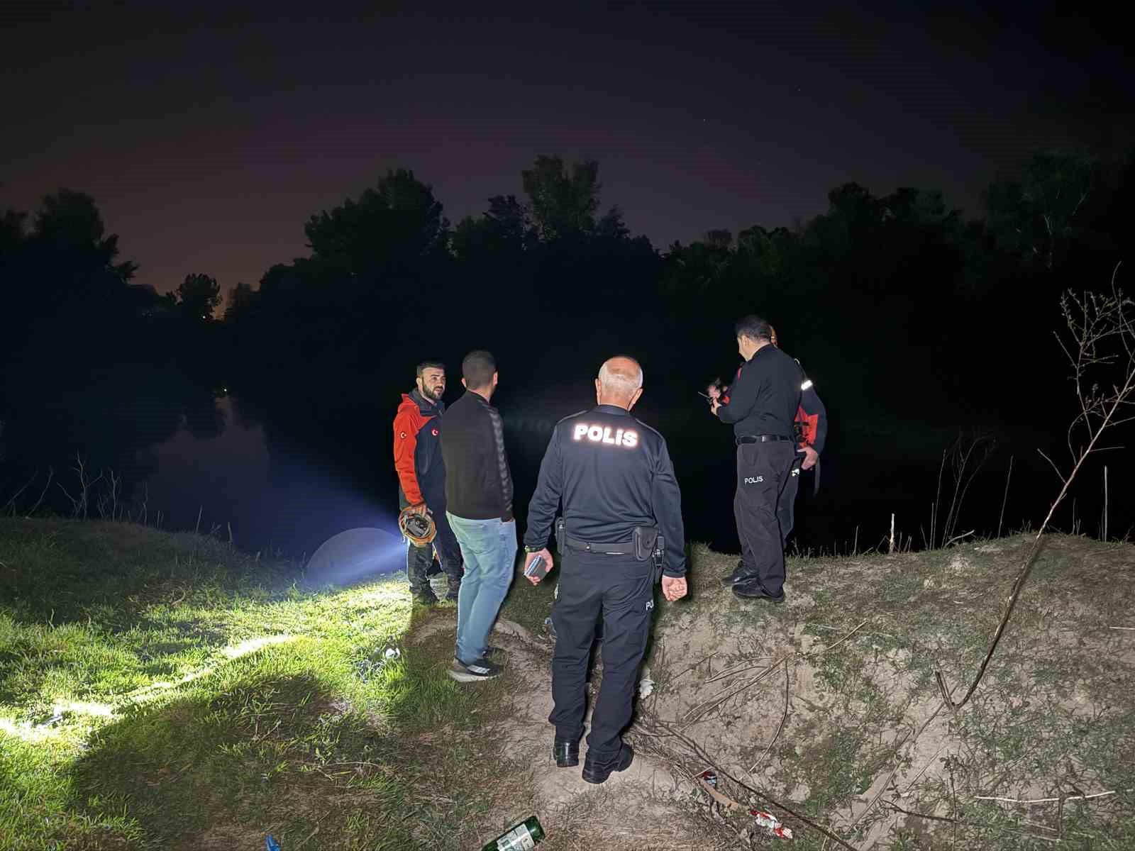 Gece yarısı sır dolu kayboluş: Çırpınışları görüldü, telefonu kıyıda, cüzdanı nehirde bulundu