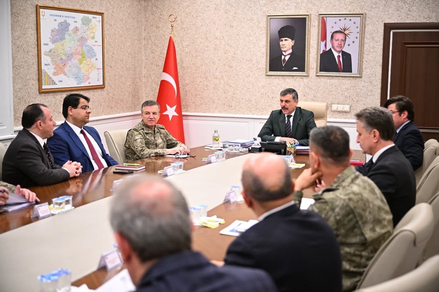 Bürokrat ve askerler eğitim zirvesinde buluştu