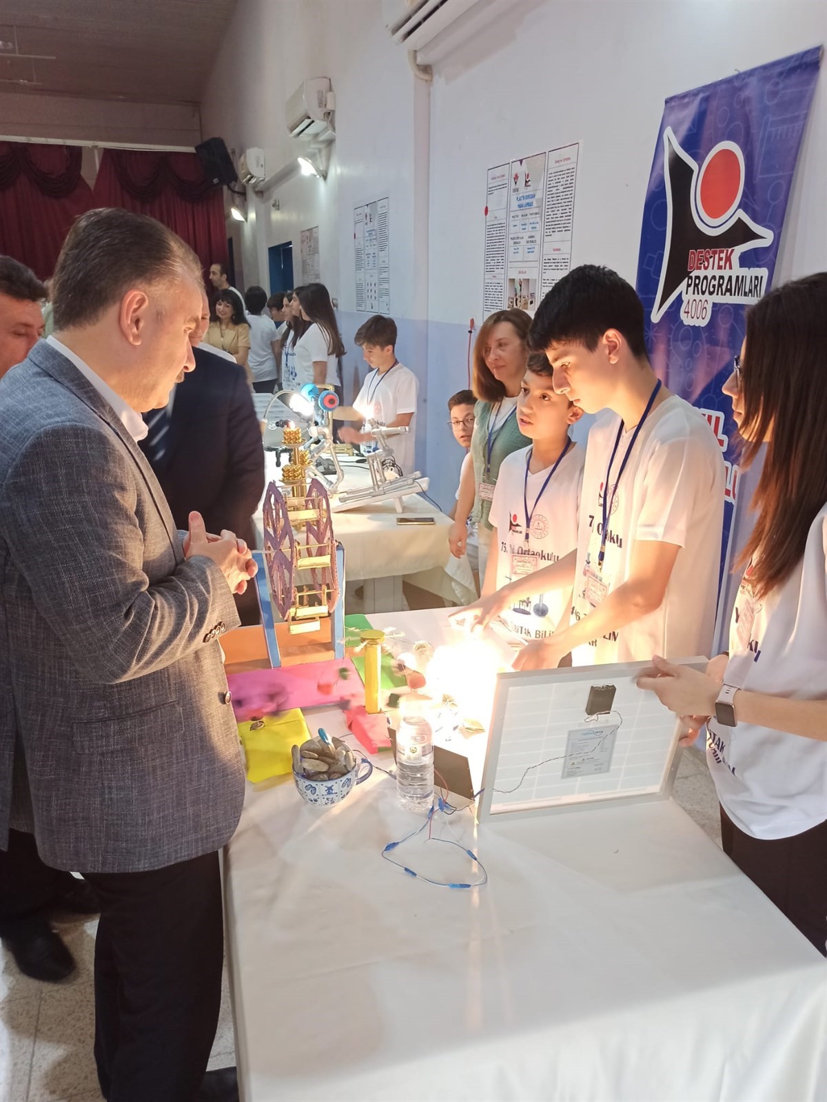 75. Yıl Ortaokulu&rsquo;nda bilim r&uuml;zgarı
