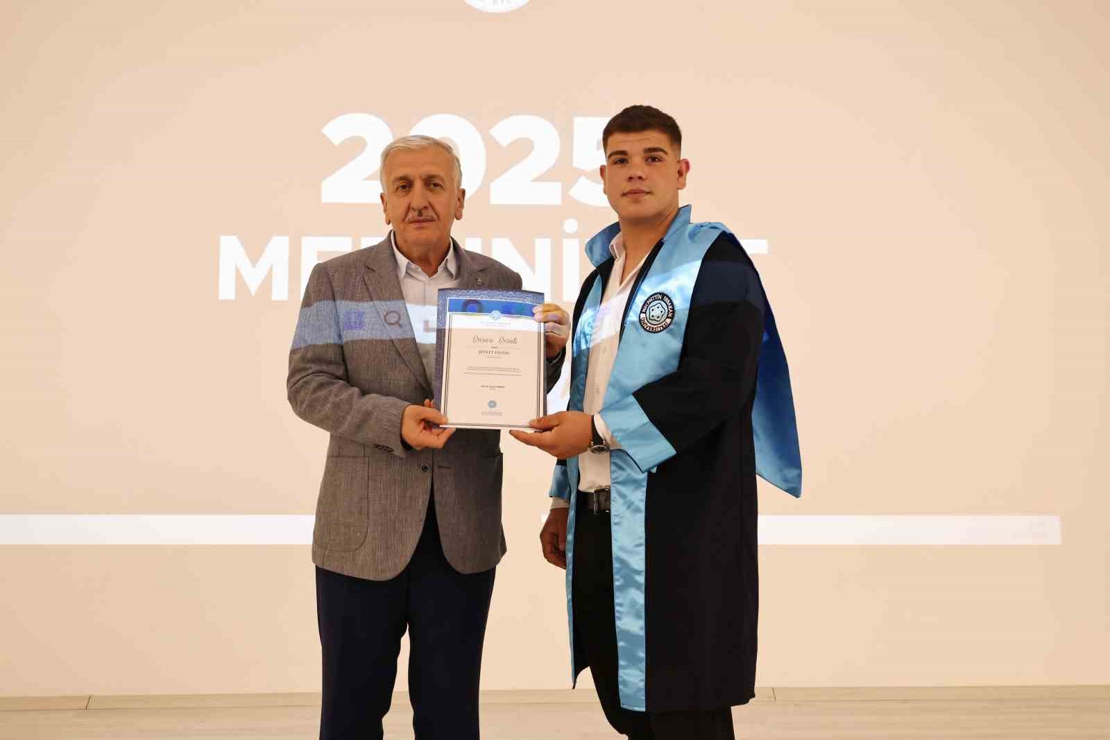 KOS&rsquo;taki y&uuml;ksekokul ilk mezunlarını verdi
