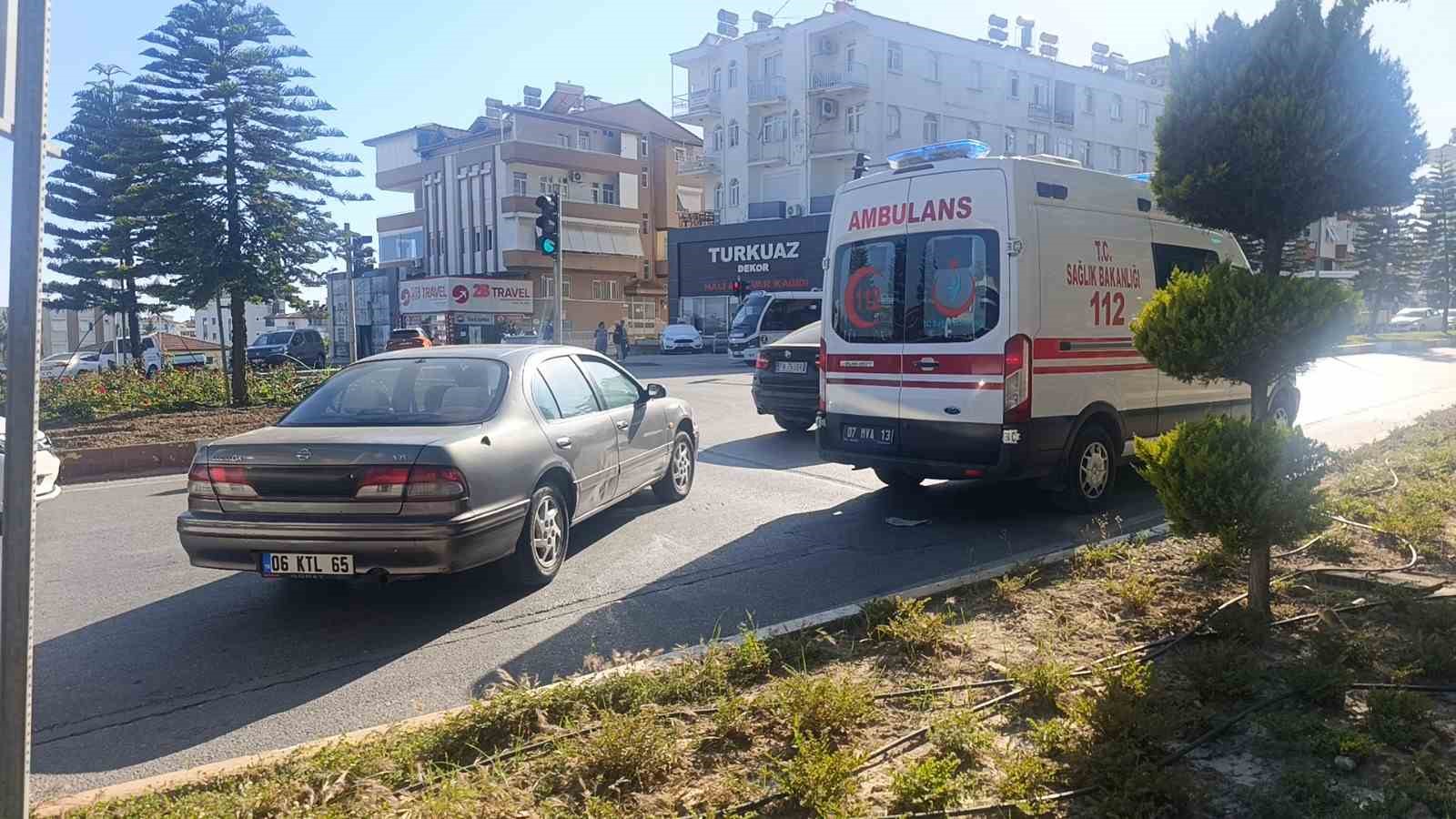 Manavgat’ta otomobil ile elektrikli bisiklet çarpıştı: 2 yaralı