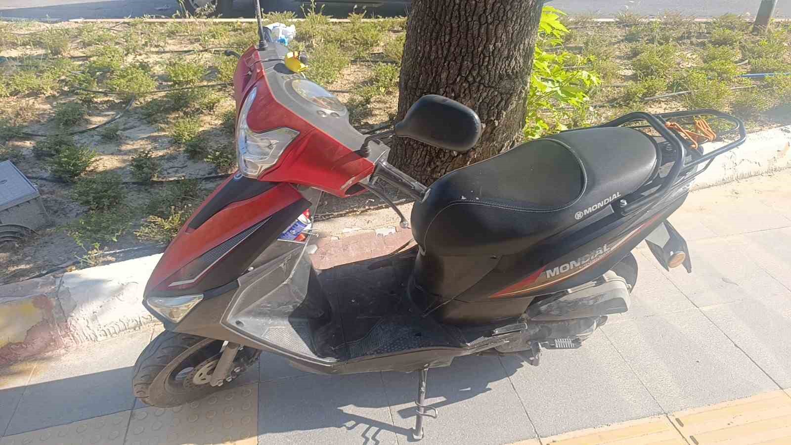 Manavgat’ta otomobil ile elektrikli bisiklet çarpıştı: 2 yaralı