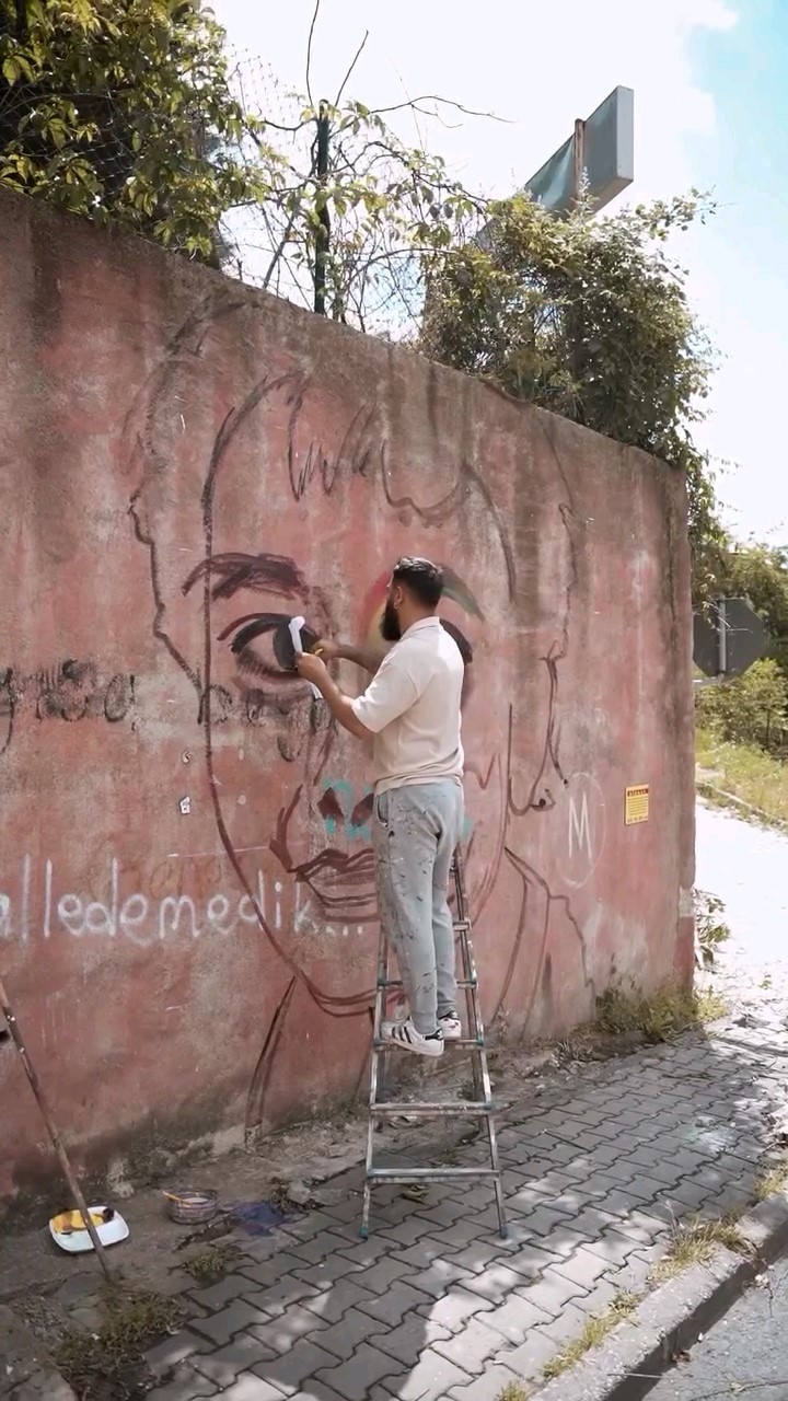 Mattia Ahmet ve kaykayı Edirne’de duvara resmedildi