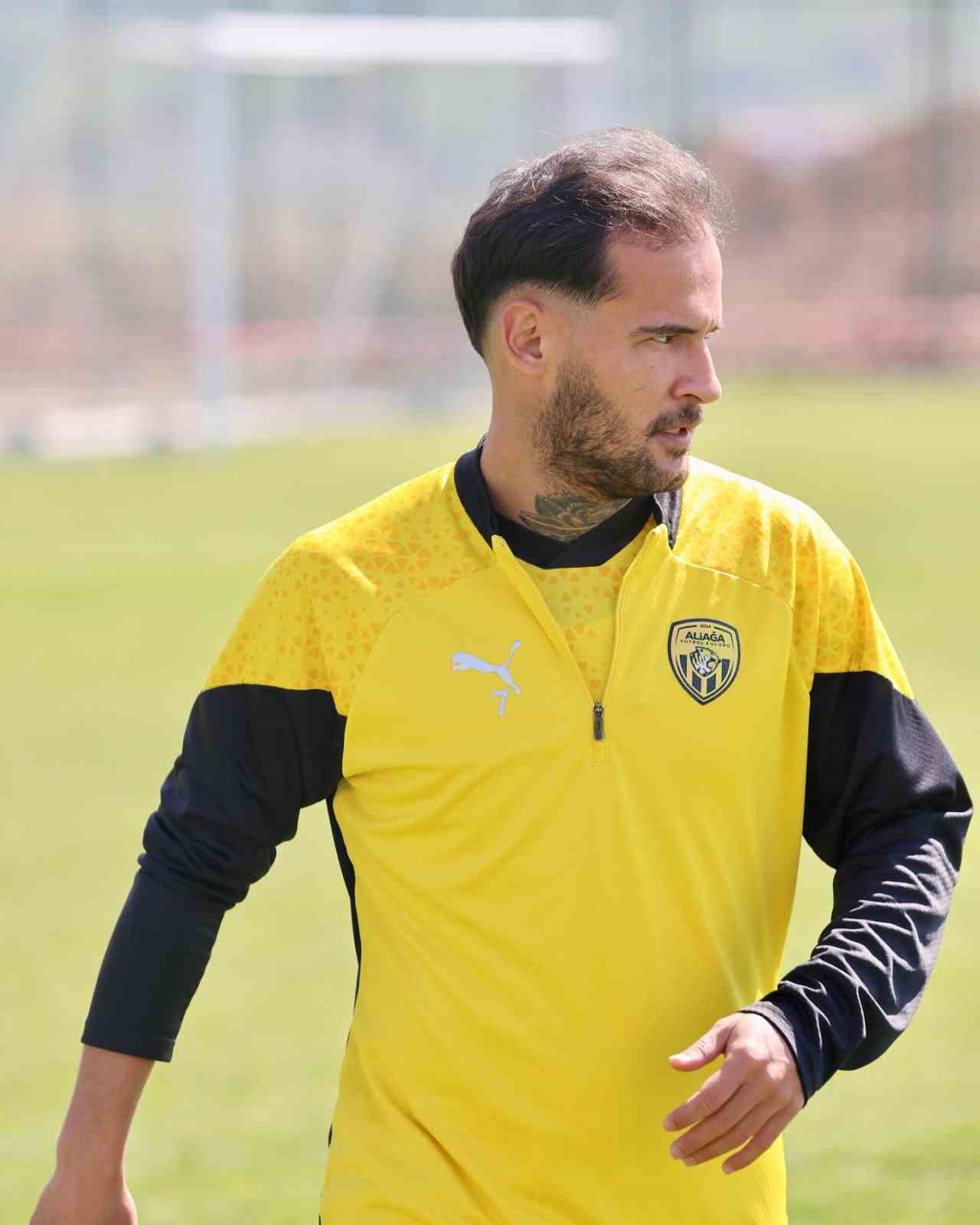 Aliağaspor’da iki futbolcu ile yollar ayrıldı
