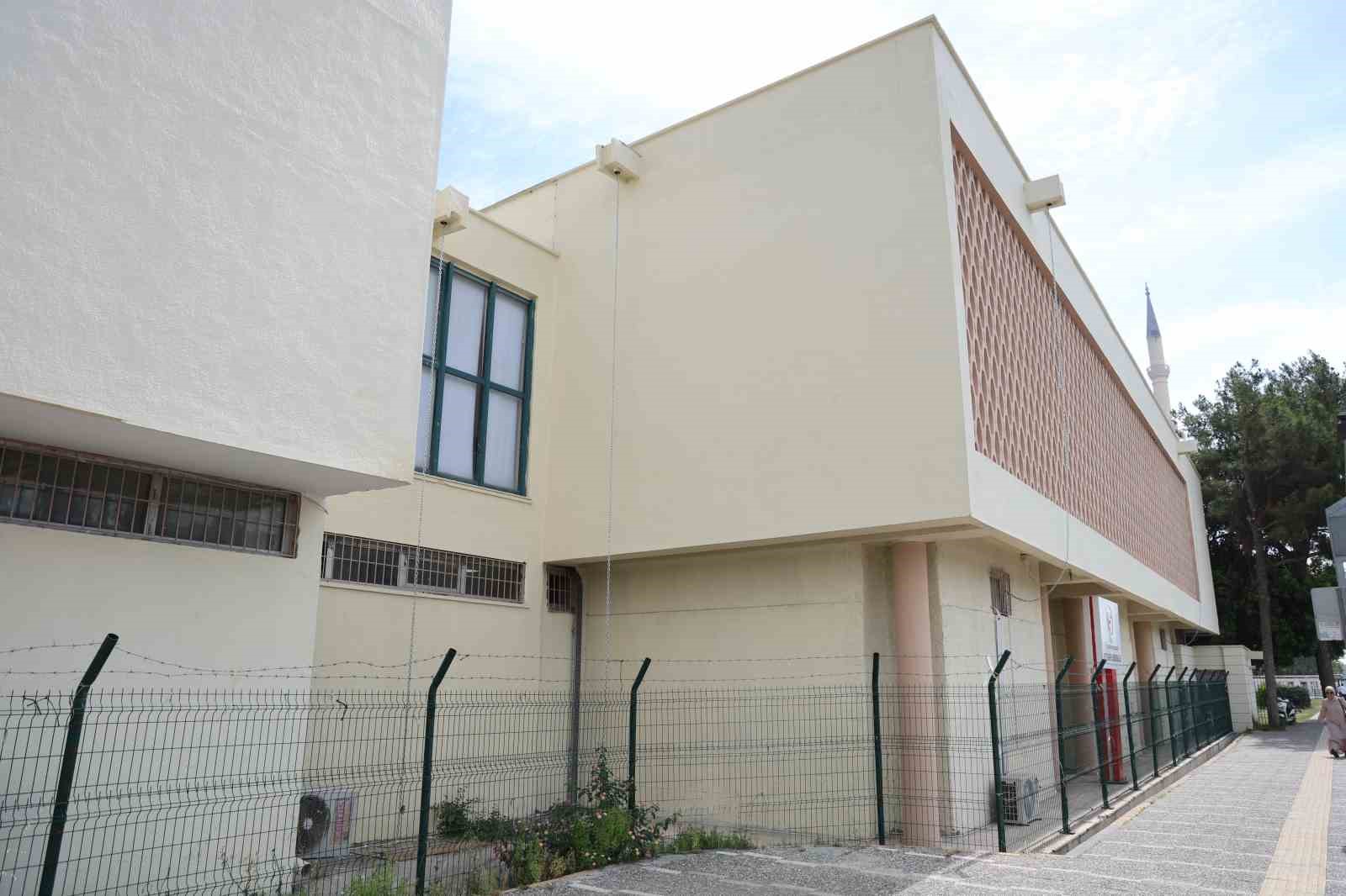 M&uuml;zede &ccedil;&ouml;pe atılan biletleri yeniden satan 2 &ccedil;alışana hapis cezası
