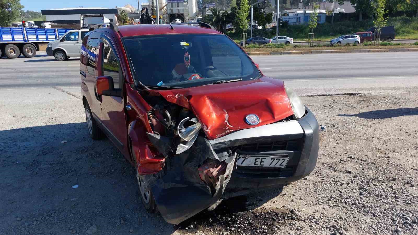 Cenaze yolunda kaza: 1 yaralı