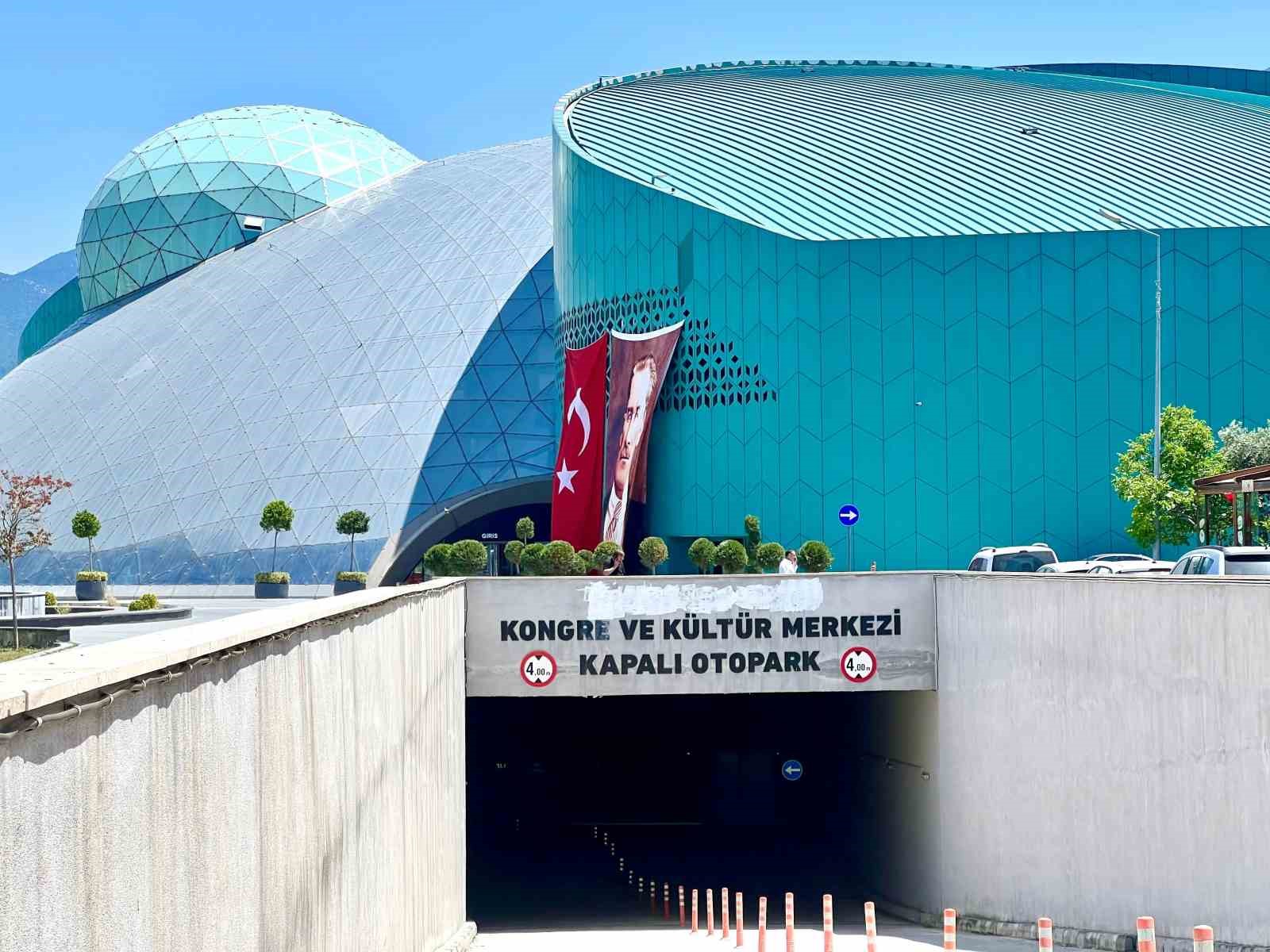 Denizli Büyükşehir Belediyesi valiliğin kararını uygulamıyor