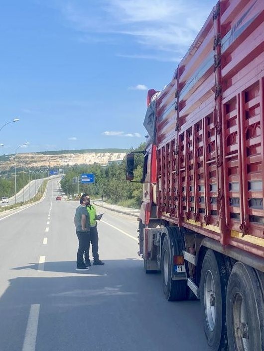 Bilecik’te huzur uygulaması, 2 yabancı uyruklu kişi sınır dışı edildi