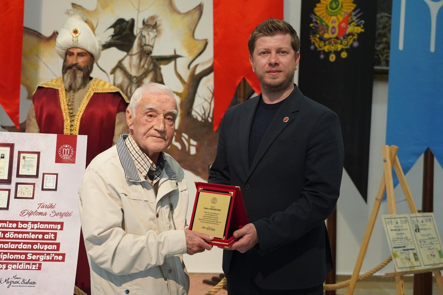 Emekli valinin m&uuml;zeye bağışladığı, babasına ait 105 yıllık diploma ilgi odağı oldu
