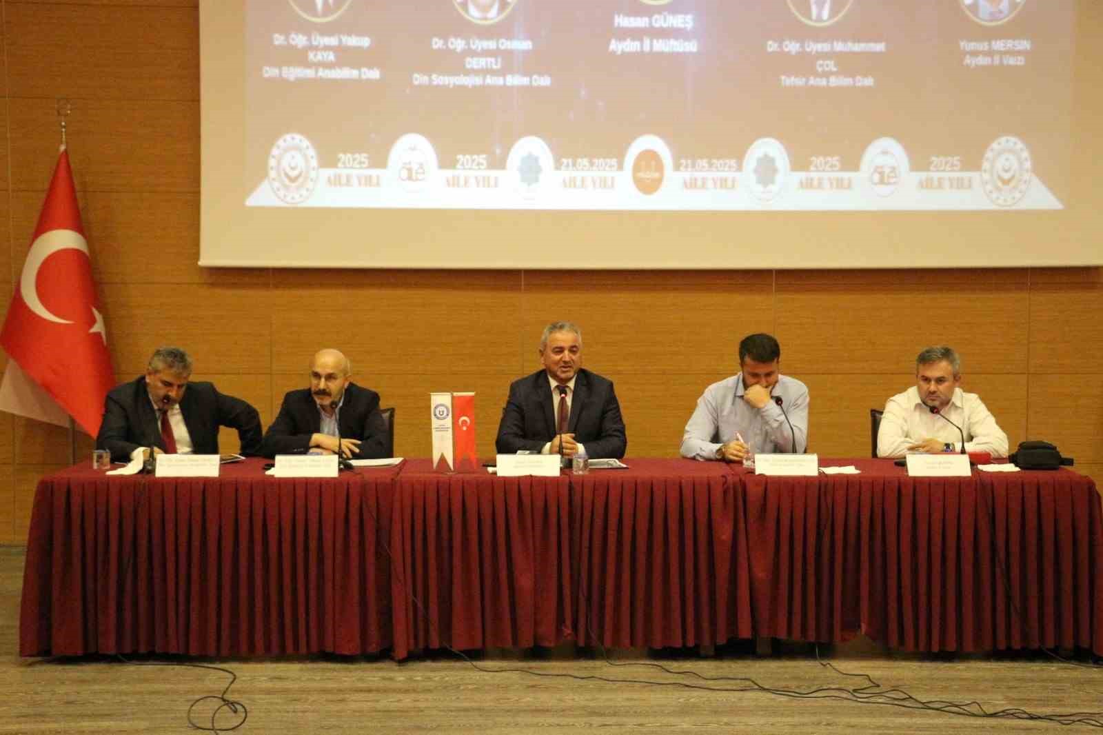 Aydın’da "Fıtratın Korunması ve Aile" paneli gerçekleştirildi
