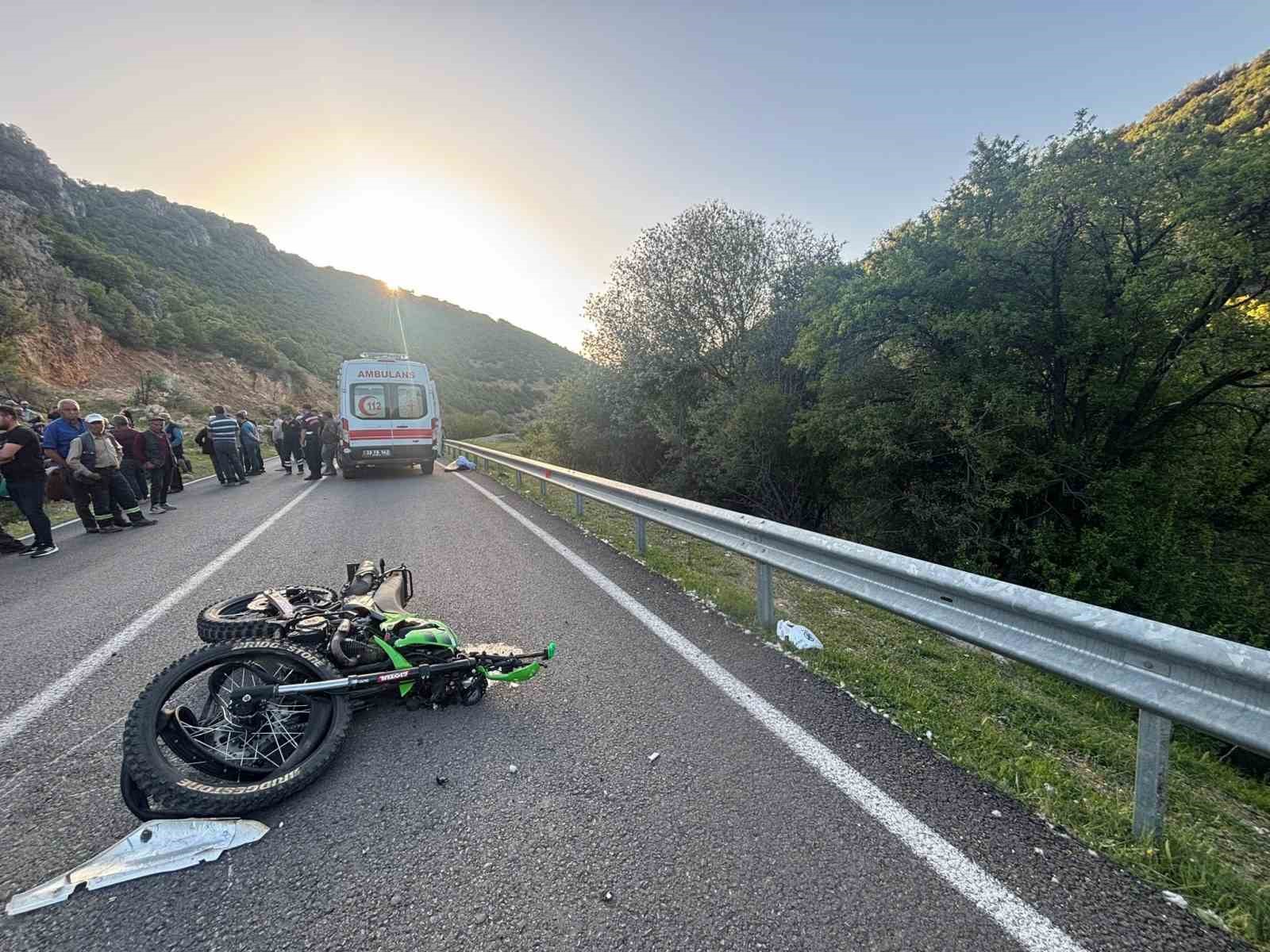 Isparta’da bariyerlere çarpan motosikletteki lise öğrencisi hayatını kaybetti