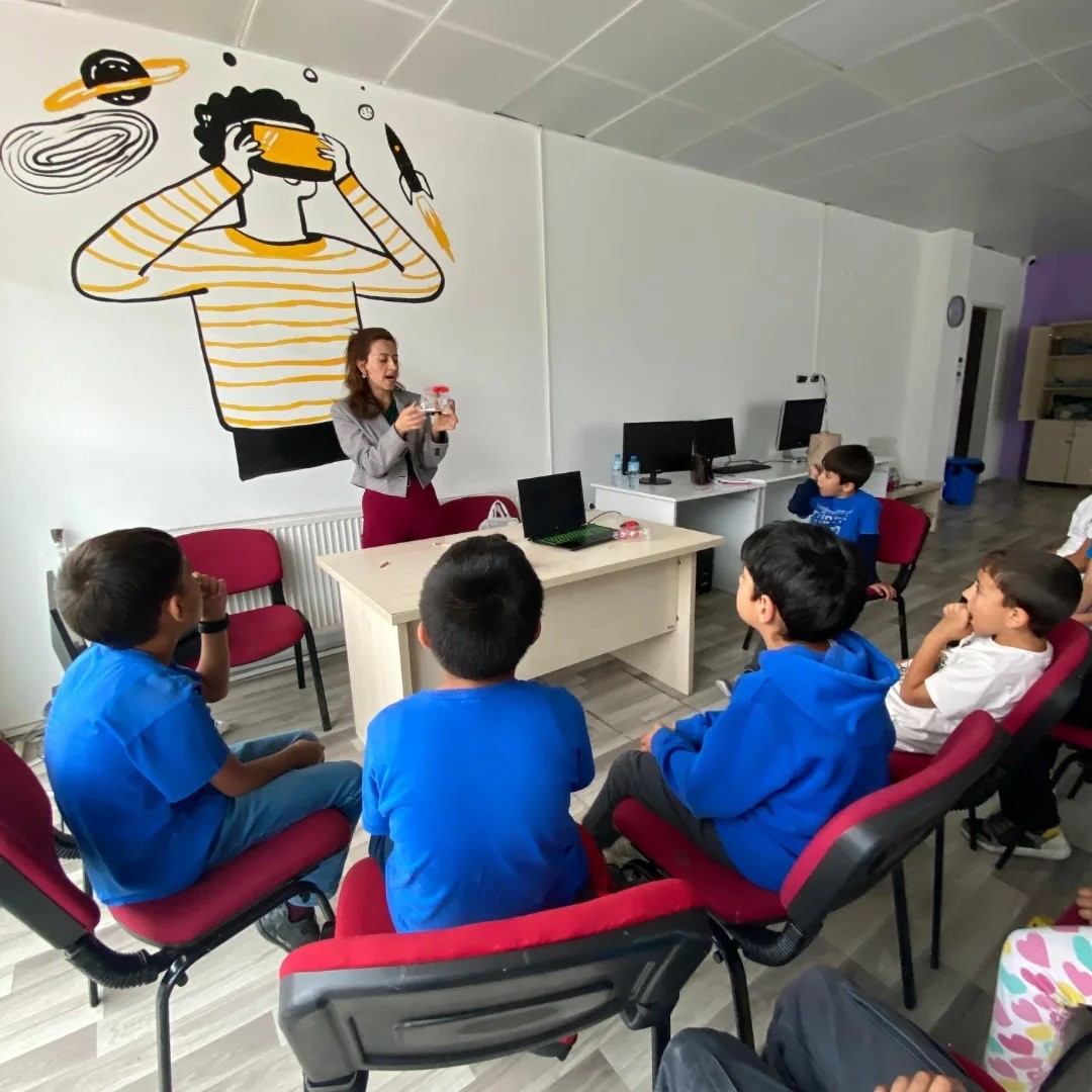 Muğlalı çocuklar uzay ve havacılık atölyesinde kendi tasarımlarını uyguluyor