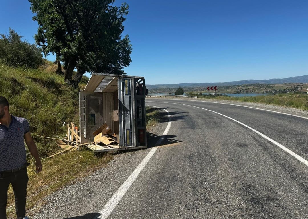 Batman’da kamyonet yan yattı: 2 yaralı