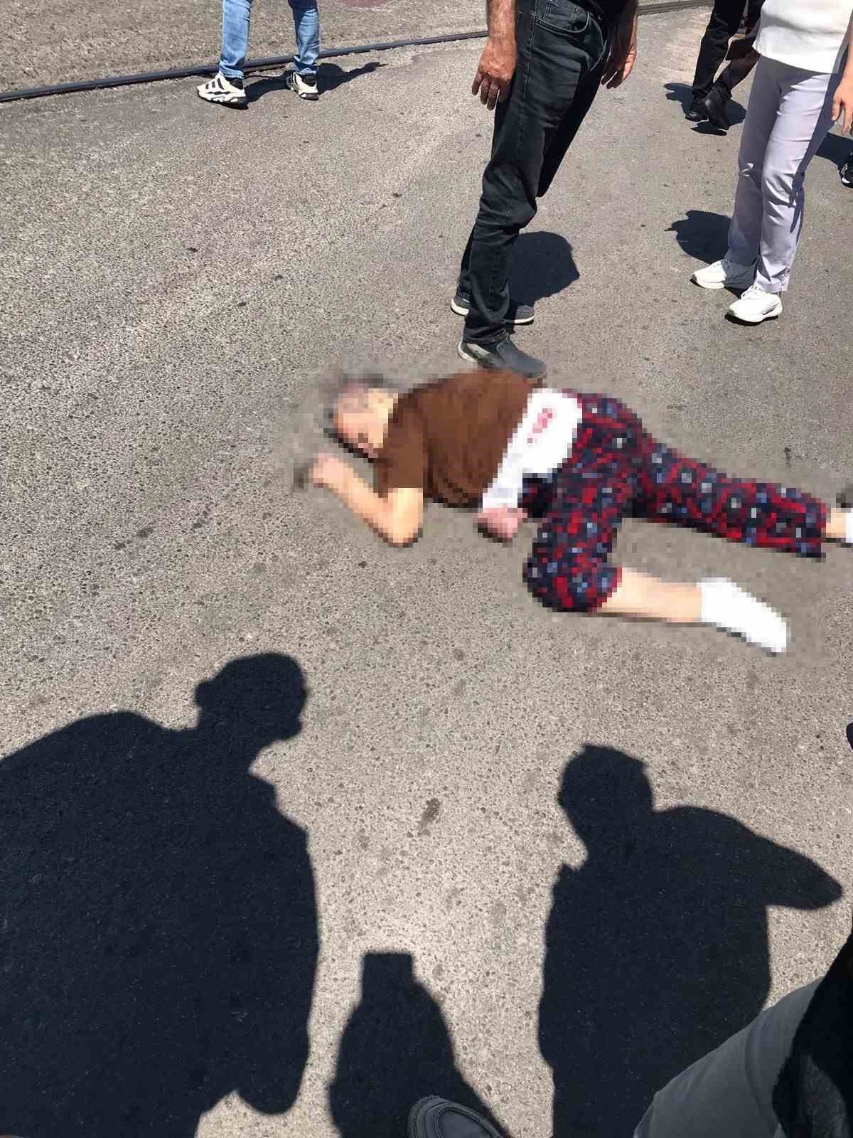 Zonguldak &ccedil;evre yolunda feci kaza; 80 yaşındaki yaya ağır yaralandı
