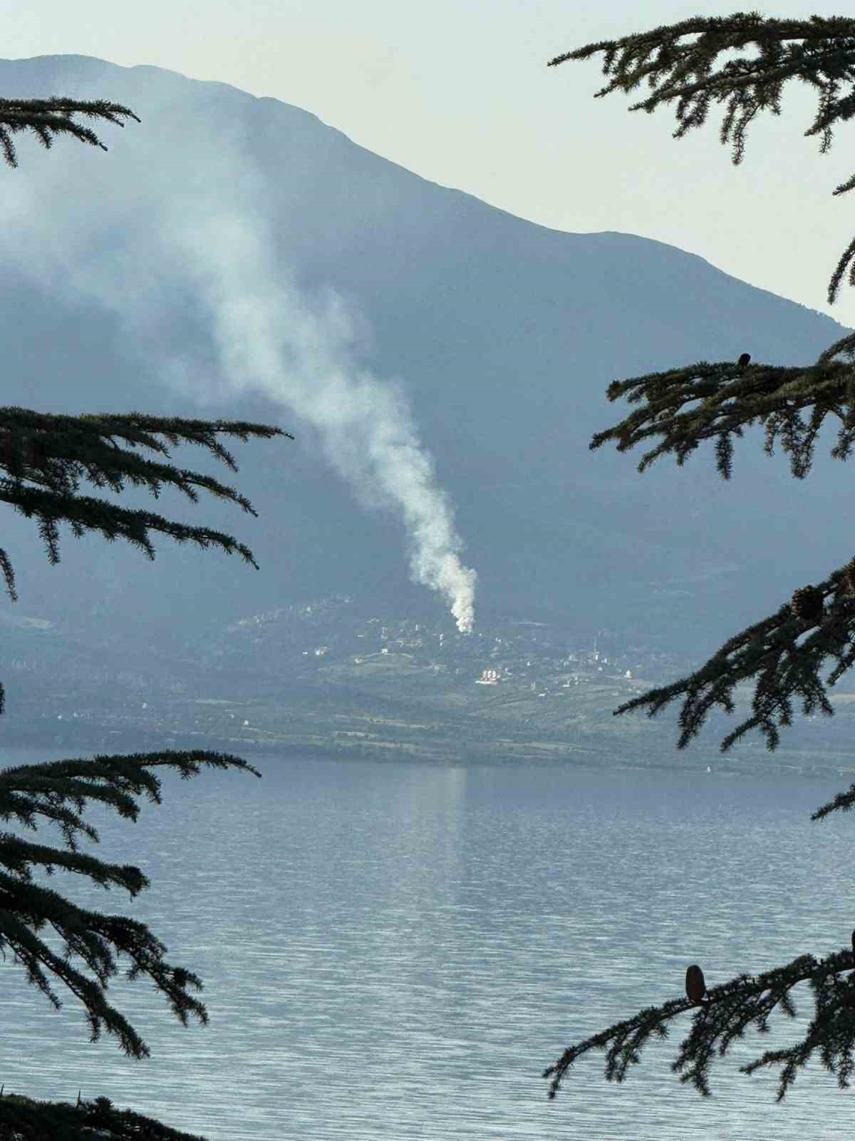 Isparta&rsquo;da 2 katlı ahşap ev yangında k&uuml;l oldu
