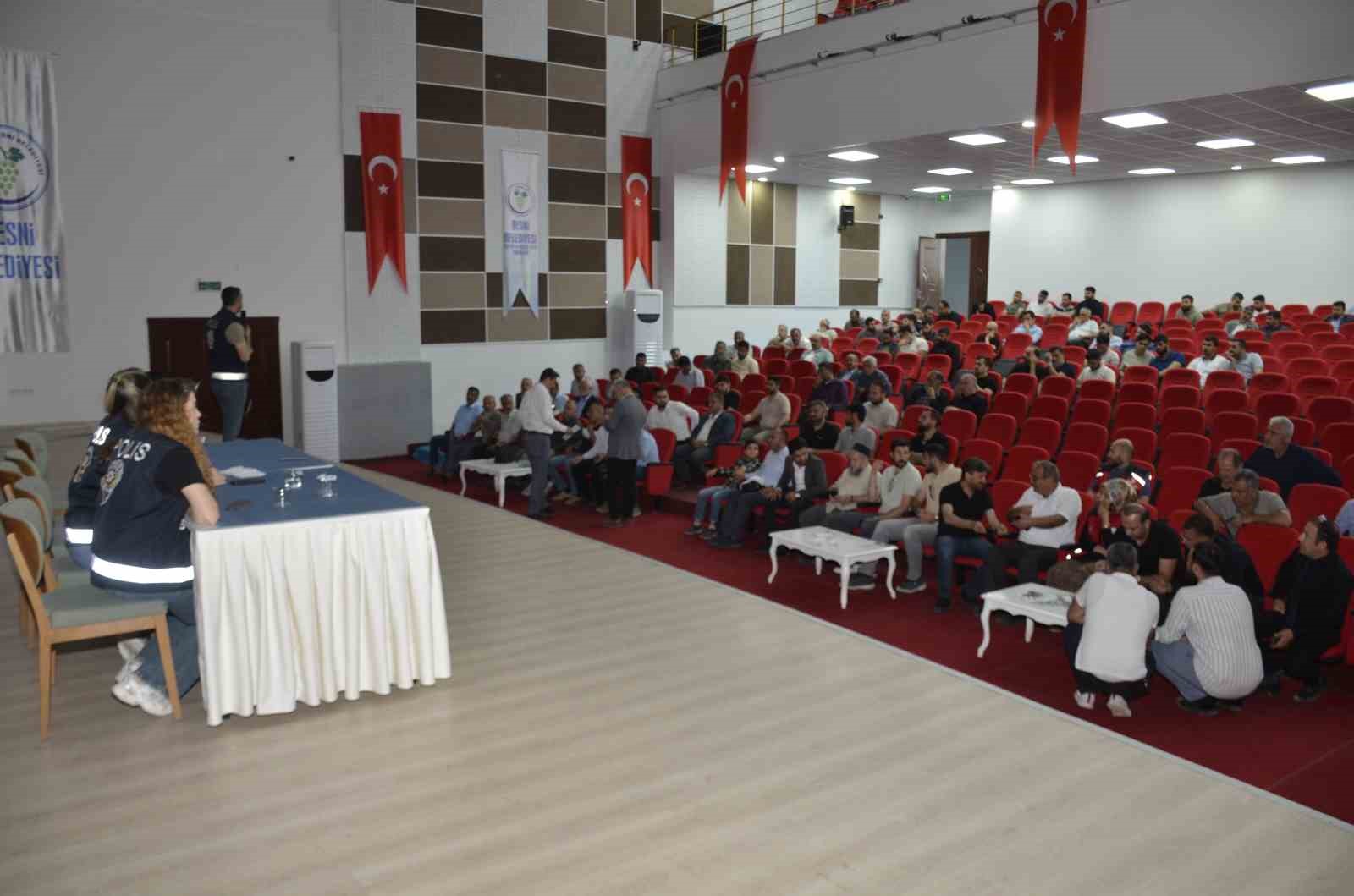 Besni&rsquo;de "Sanal kumar bağımlılığı ile m&uuml;cadele" eğitimi ger&ccedil;ekleştirildi
