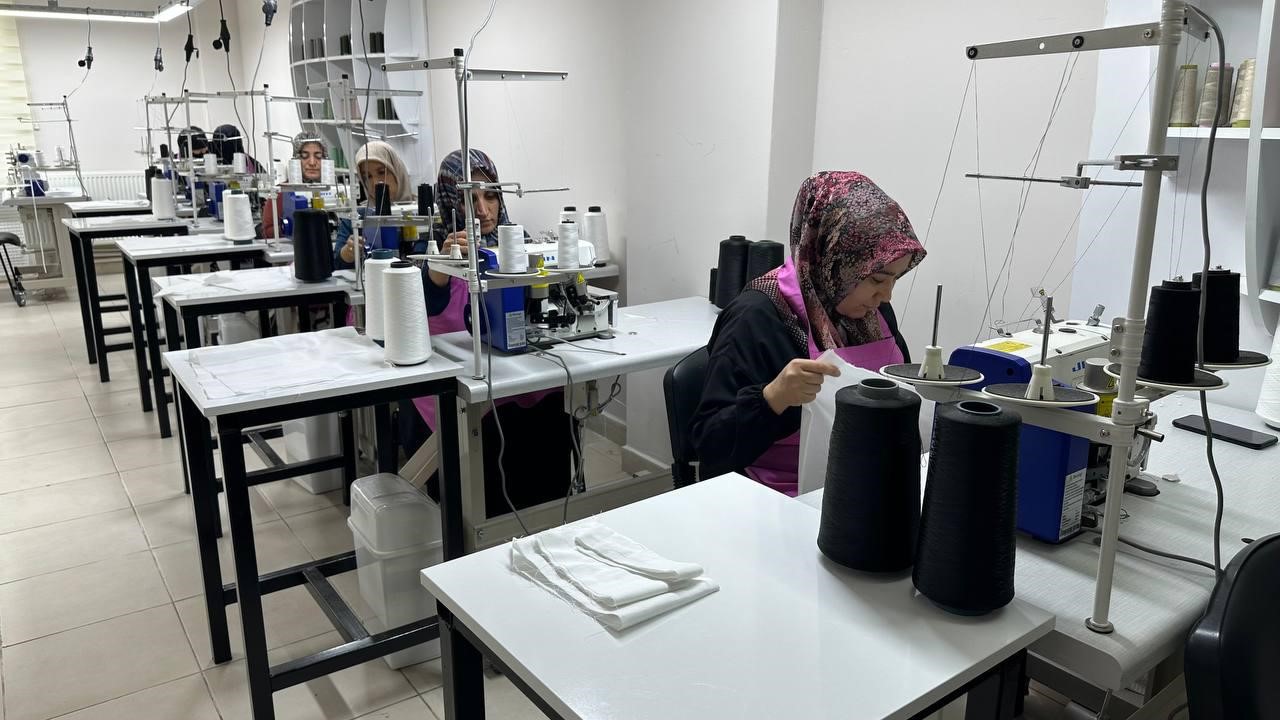 &lsquo;Altın iğne&rsquo; projesi kadınlara umut oluyor