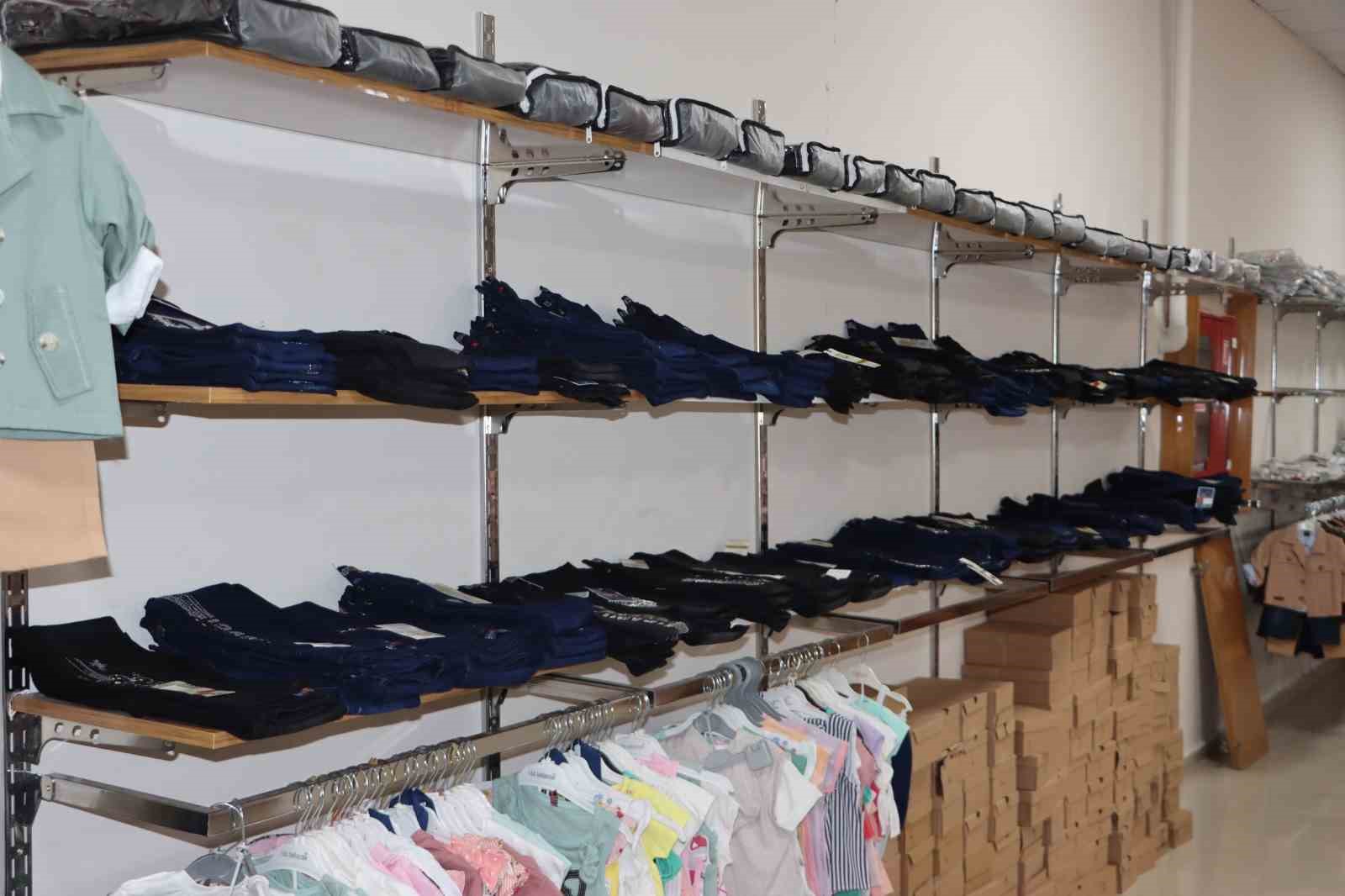 Bayram öncesi bin yetim çocuğa kıyafet desteği