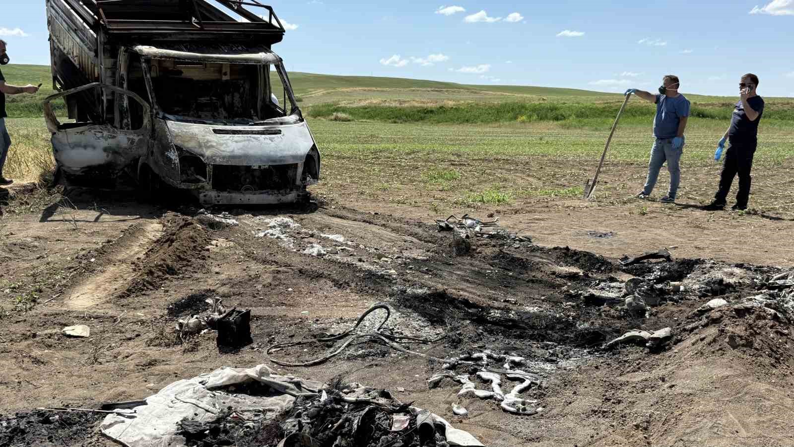 Kamyonette cansız bedenleri yanmış halde bulunan baba ve oğul olayında gözaltı sayısı 7’ye çıktı