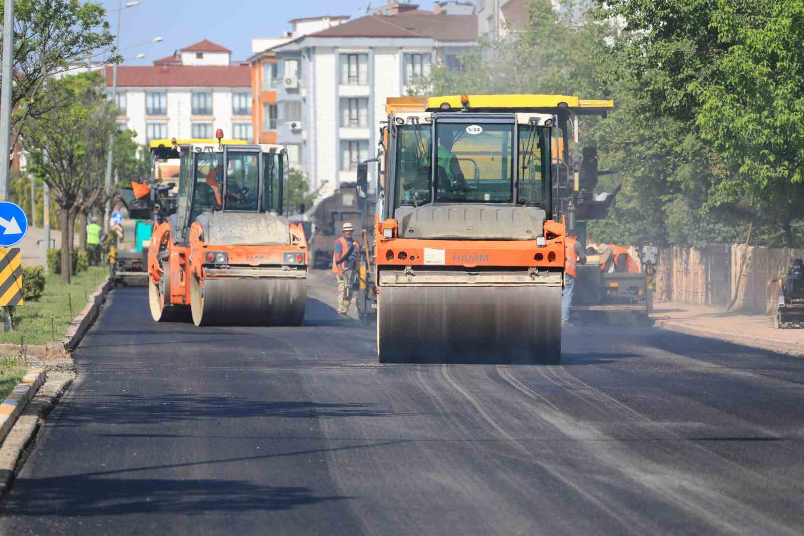 Elazığ’da asfalt yenileme çalışmaları sürüyor