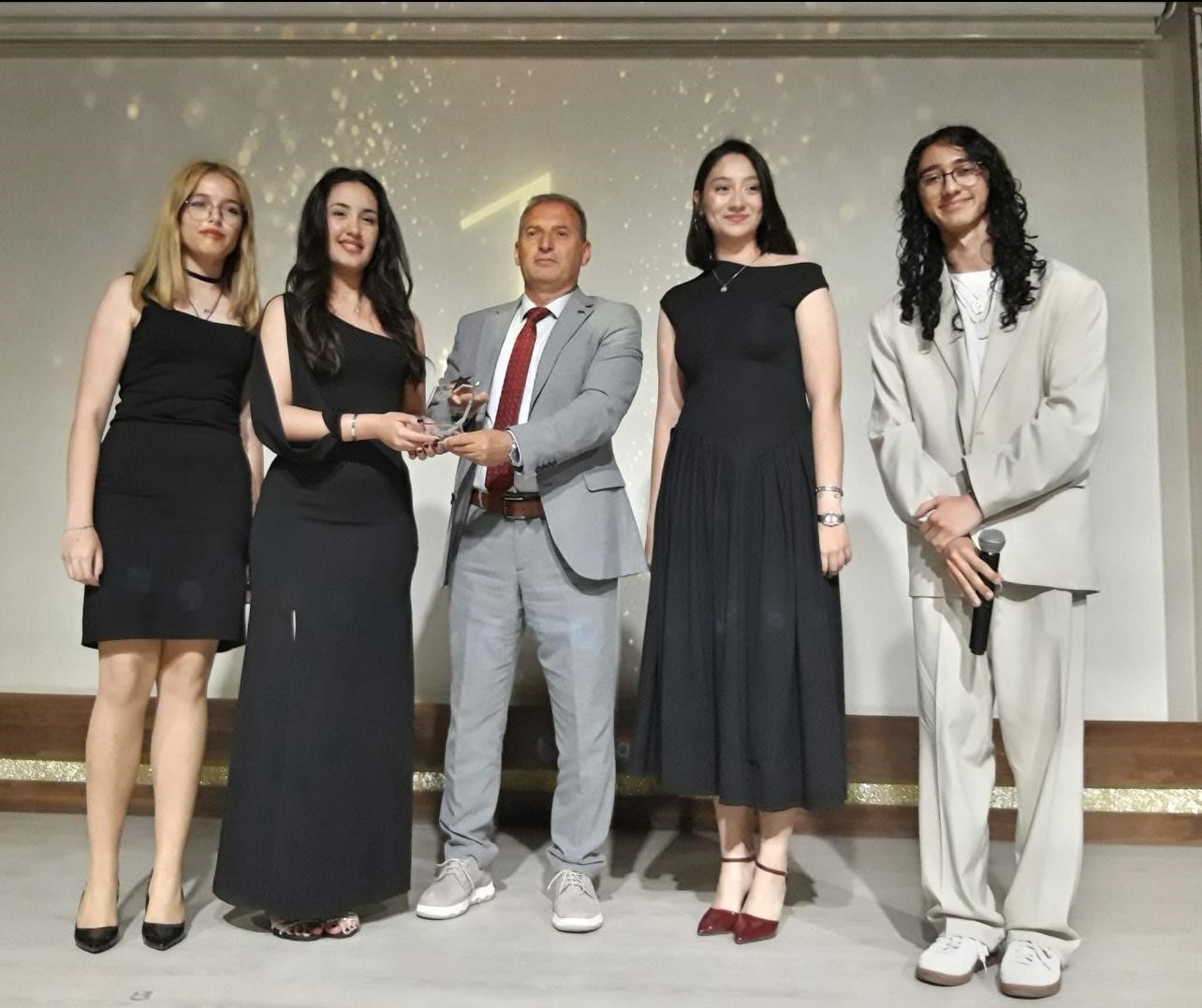 Lise öğrencileri ‘bağımlılığa’ kısa film yarışması ile dikkat çekti