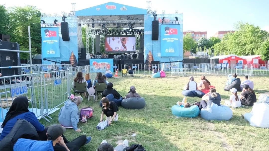 Kırklareli&rsquo;nde Gen&ccedil;lik Haftasında "Ayb&uuml;ke: &Ouml;ğretmen Oldum Ben" filmi g&ouml;sterime sunuldu
